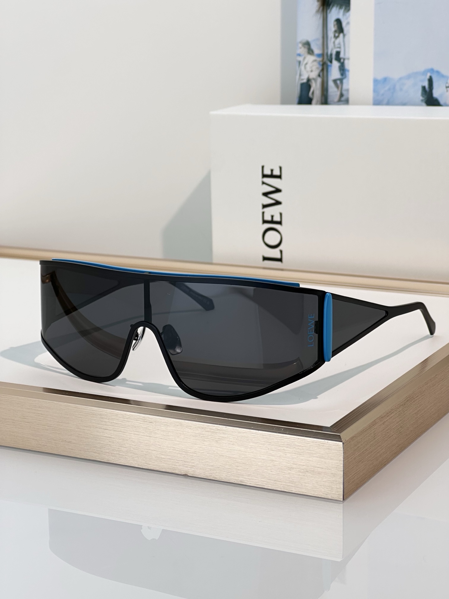Designer Sunglasses LW40202U