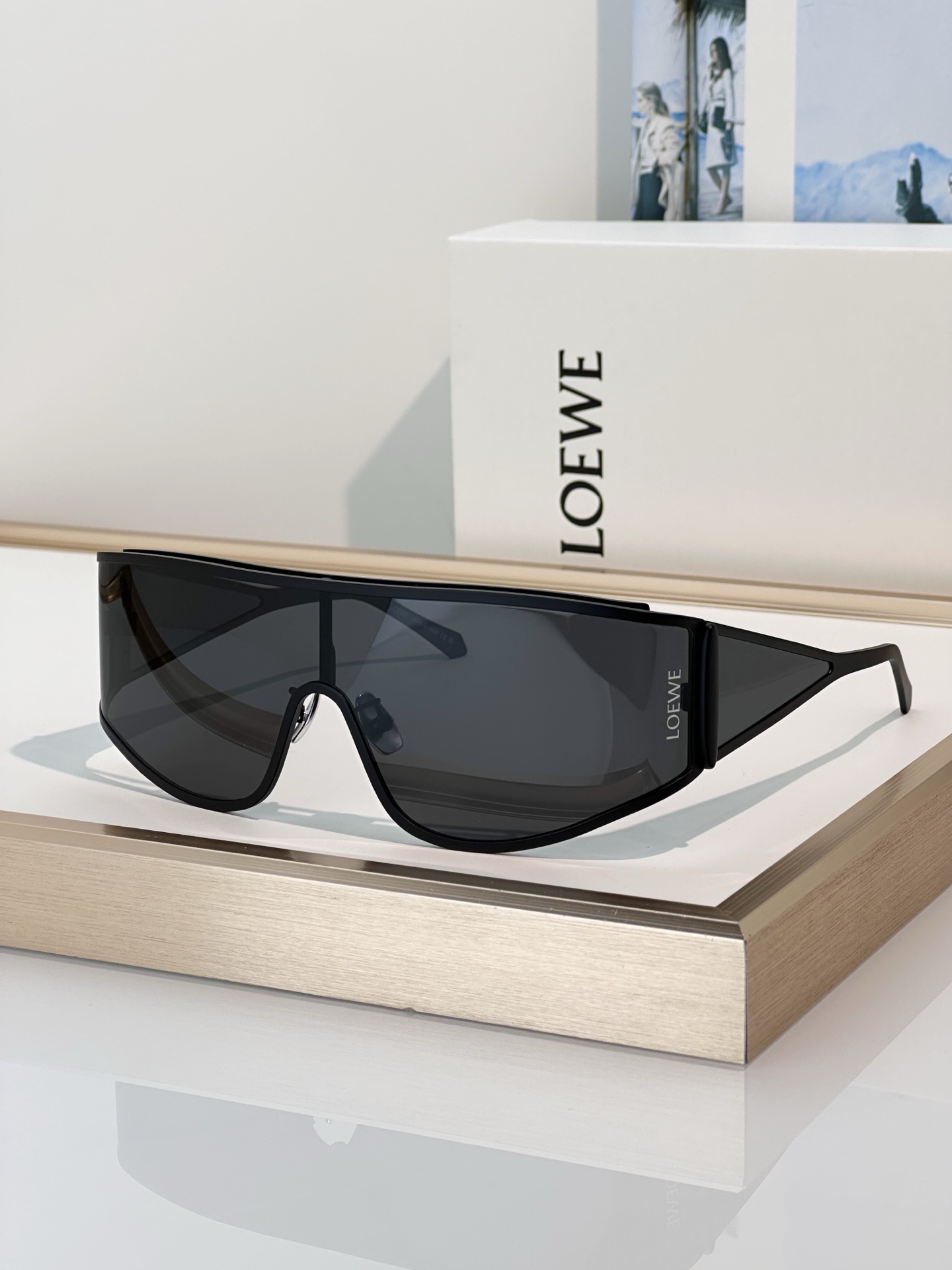 Designer Sunglasses LW40202U