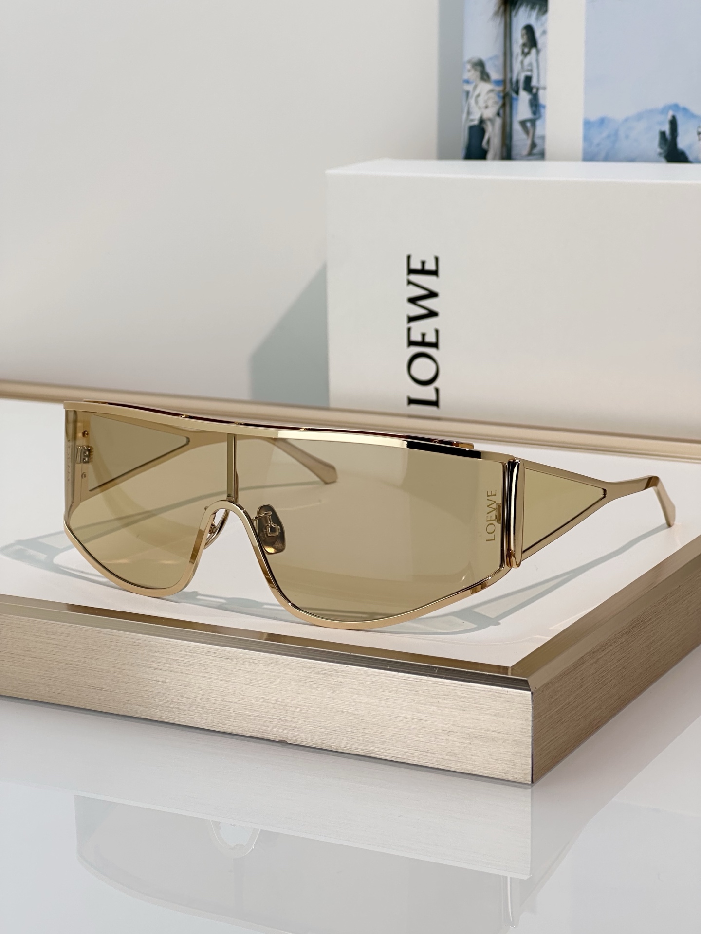 Designer Sunglasses LW40202U