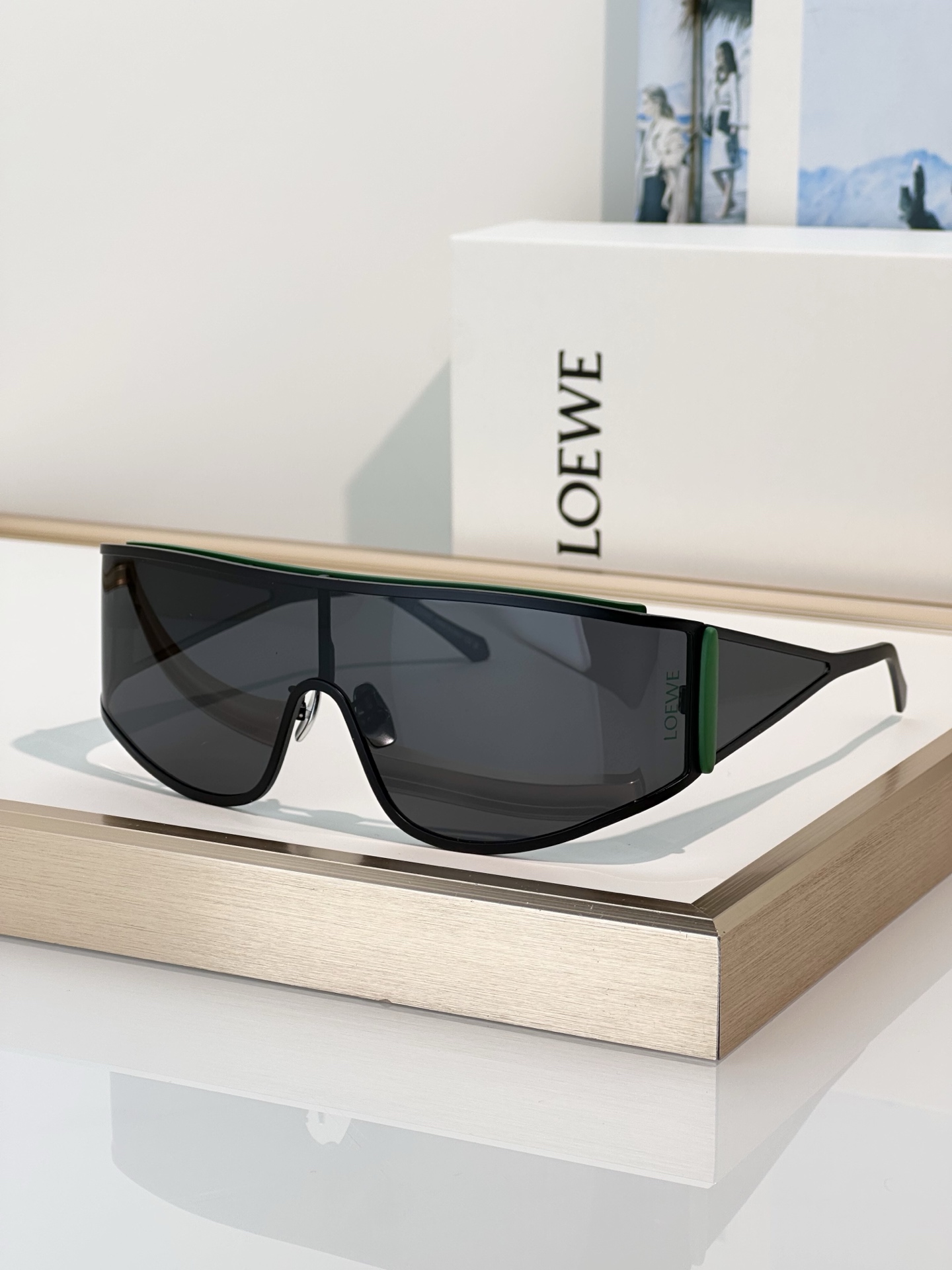Designer Sunglasses LW40202U