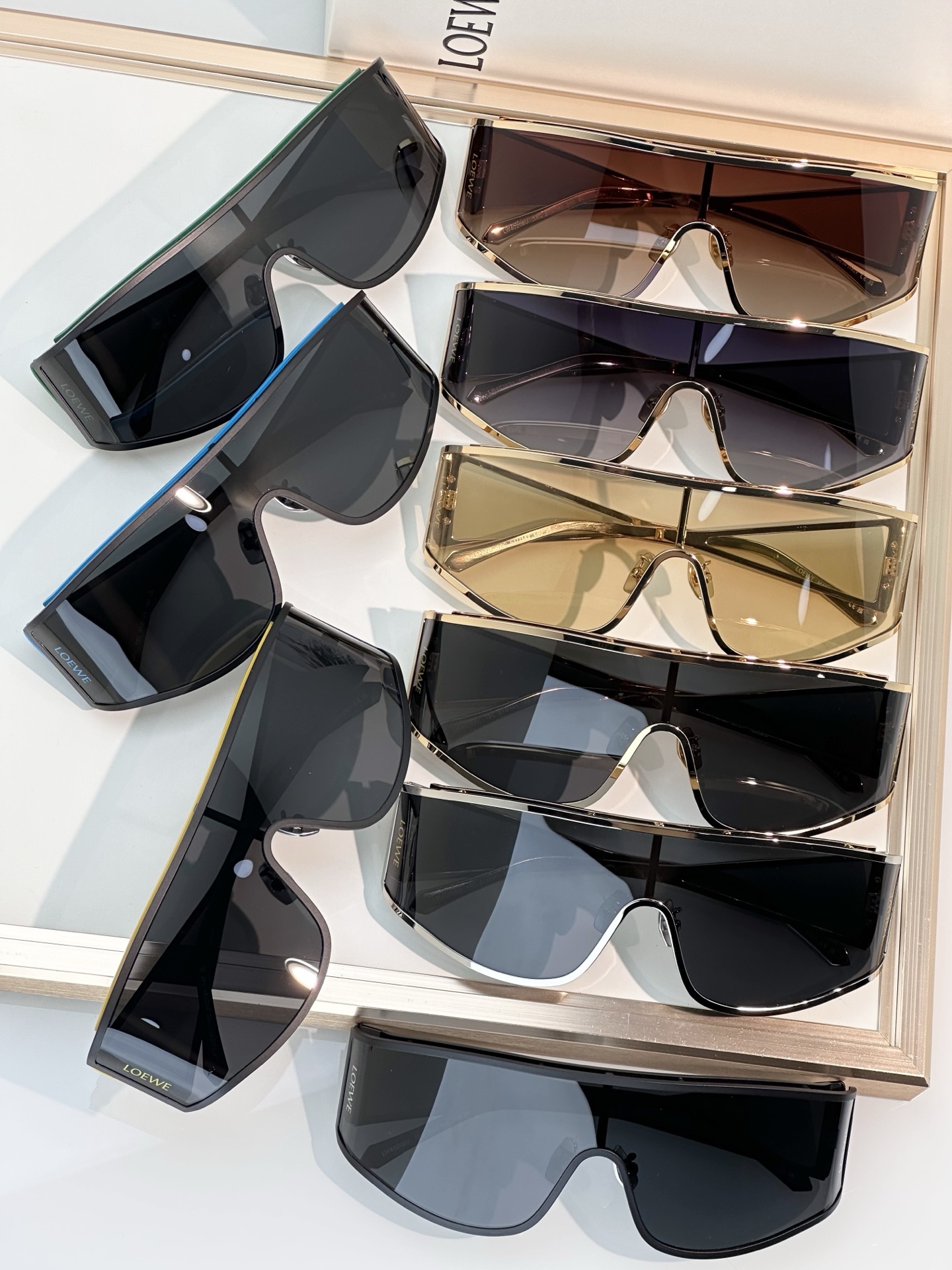 Designer Sunglasses LW40202U