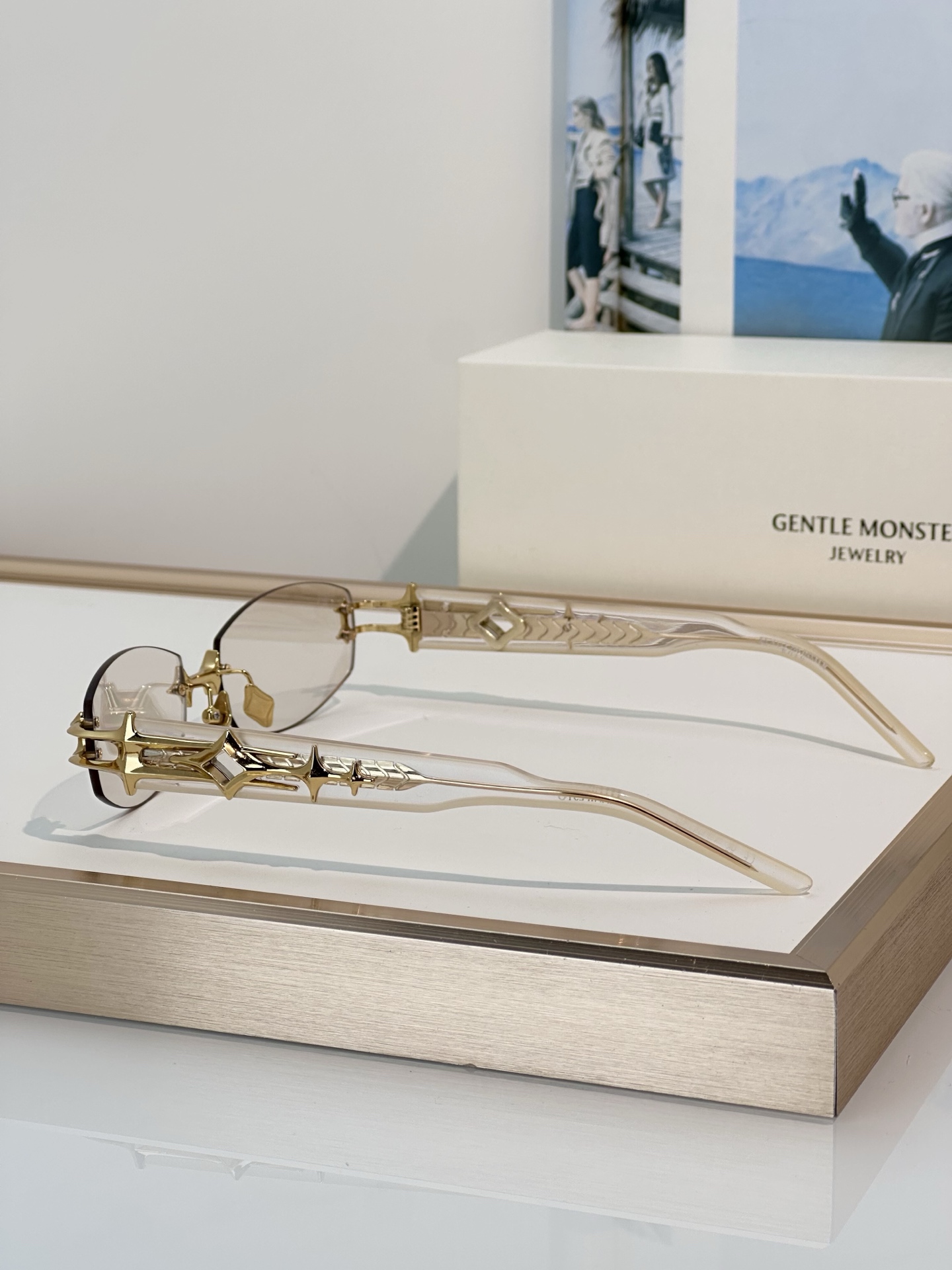 Designer Sunglasses MANIFESTO