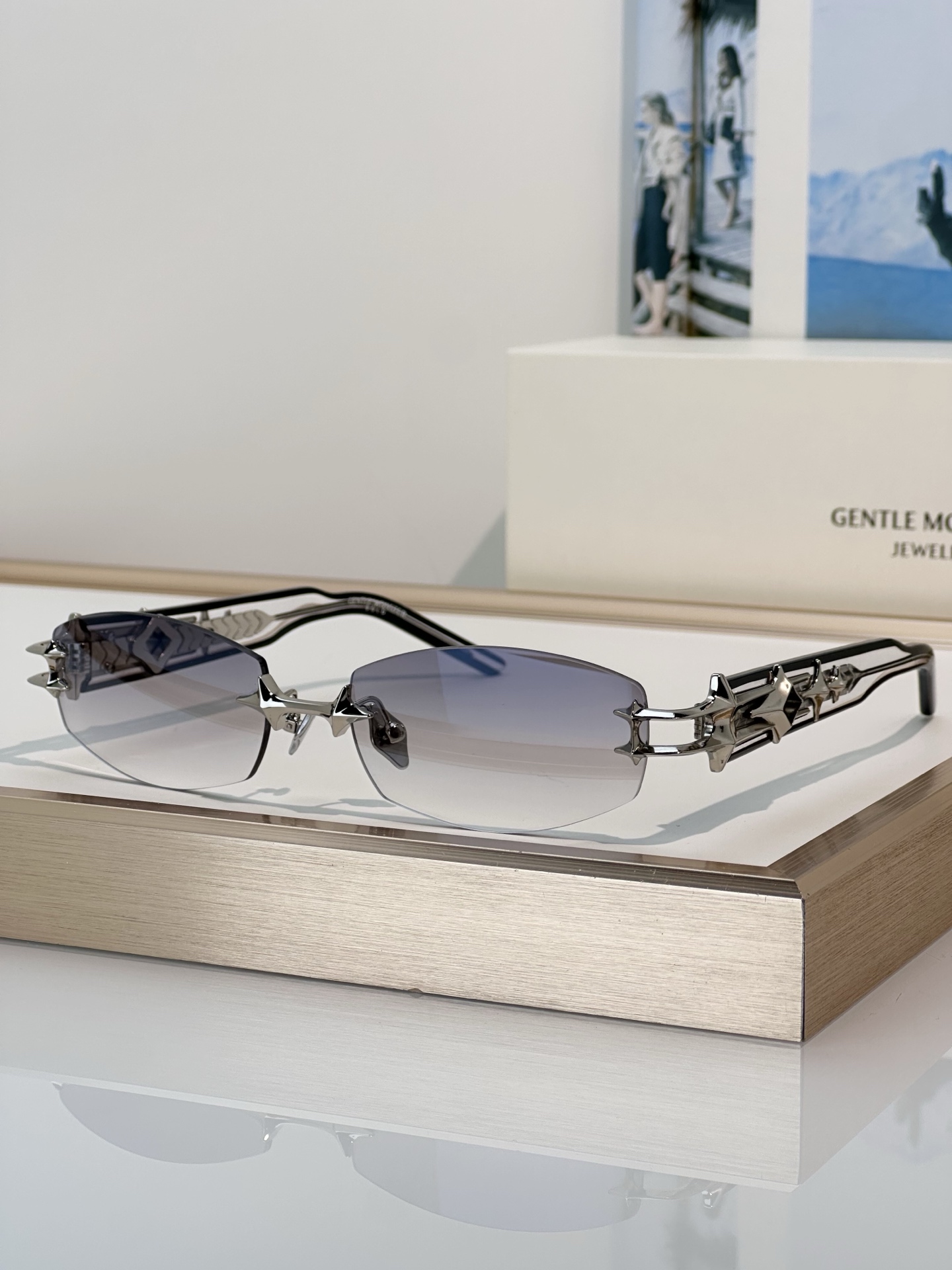 Designer Sunglasses MANIFESTO