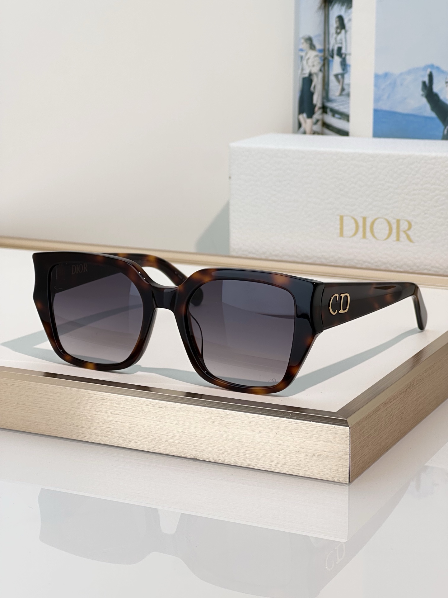Designer Sunglasses Glow