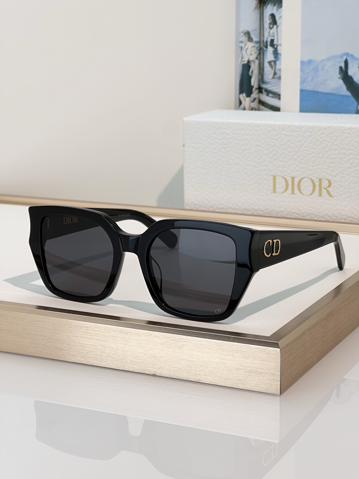 Designer Sunglasses Glow