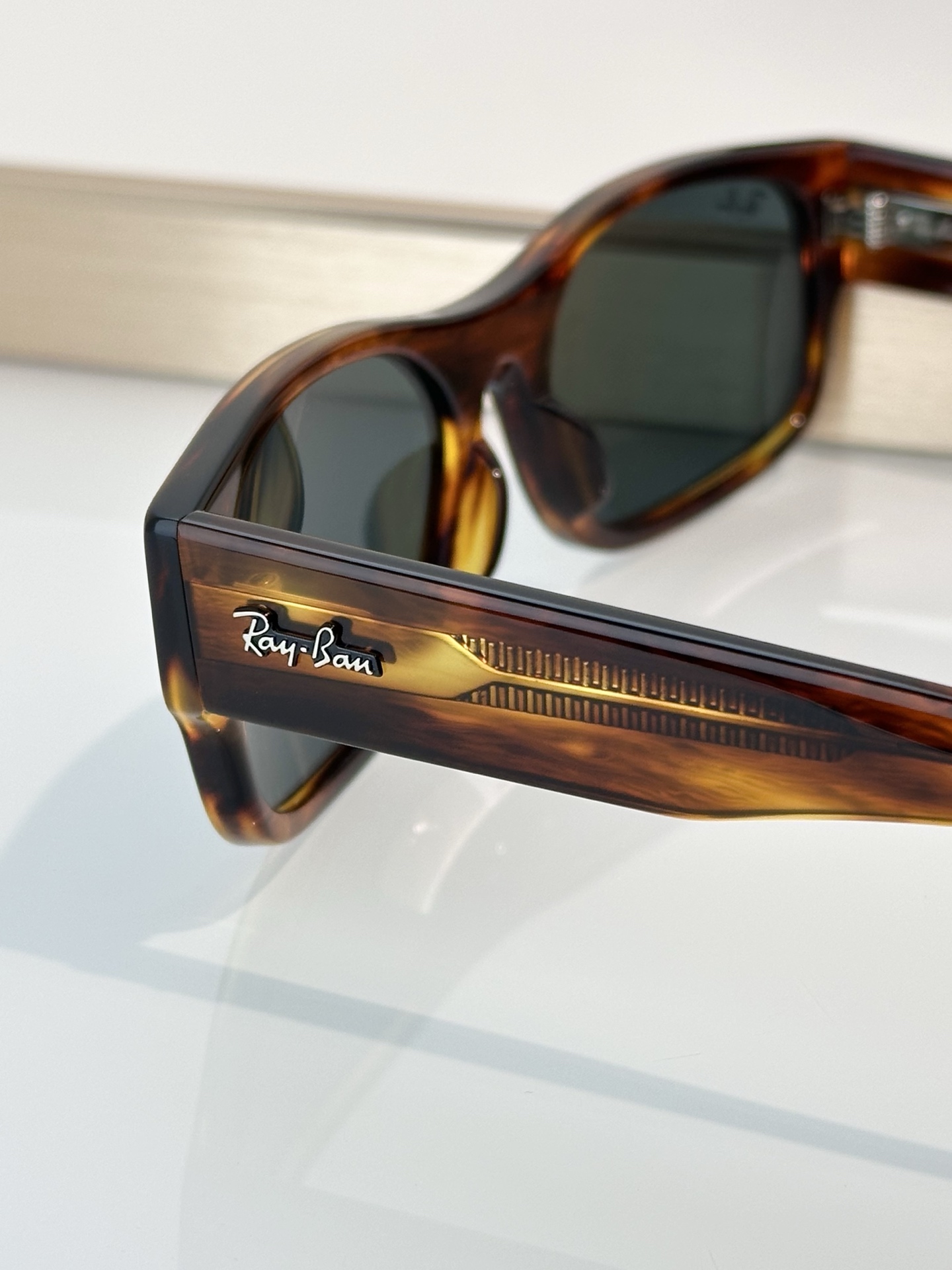 Designer Sunglasses RB2227F