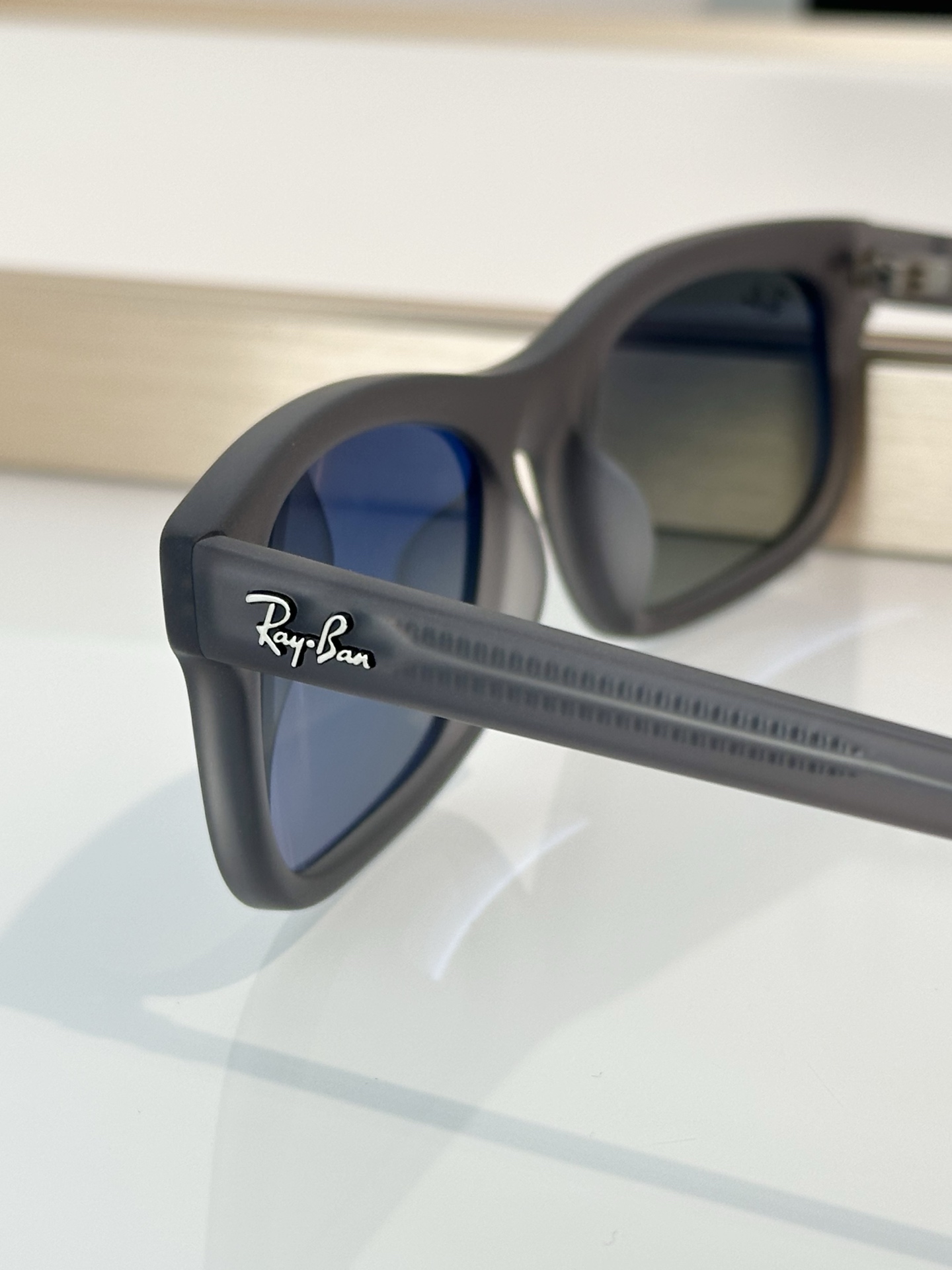 Designer Sunglasses RB2224F