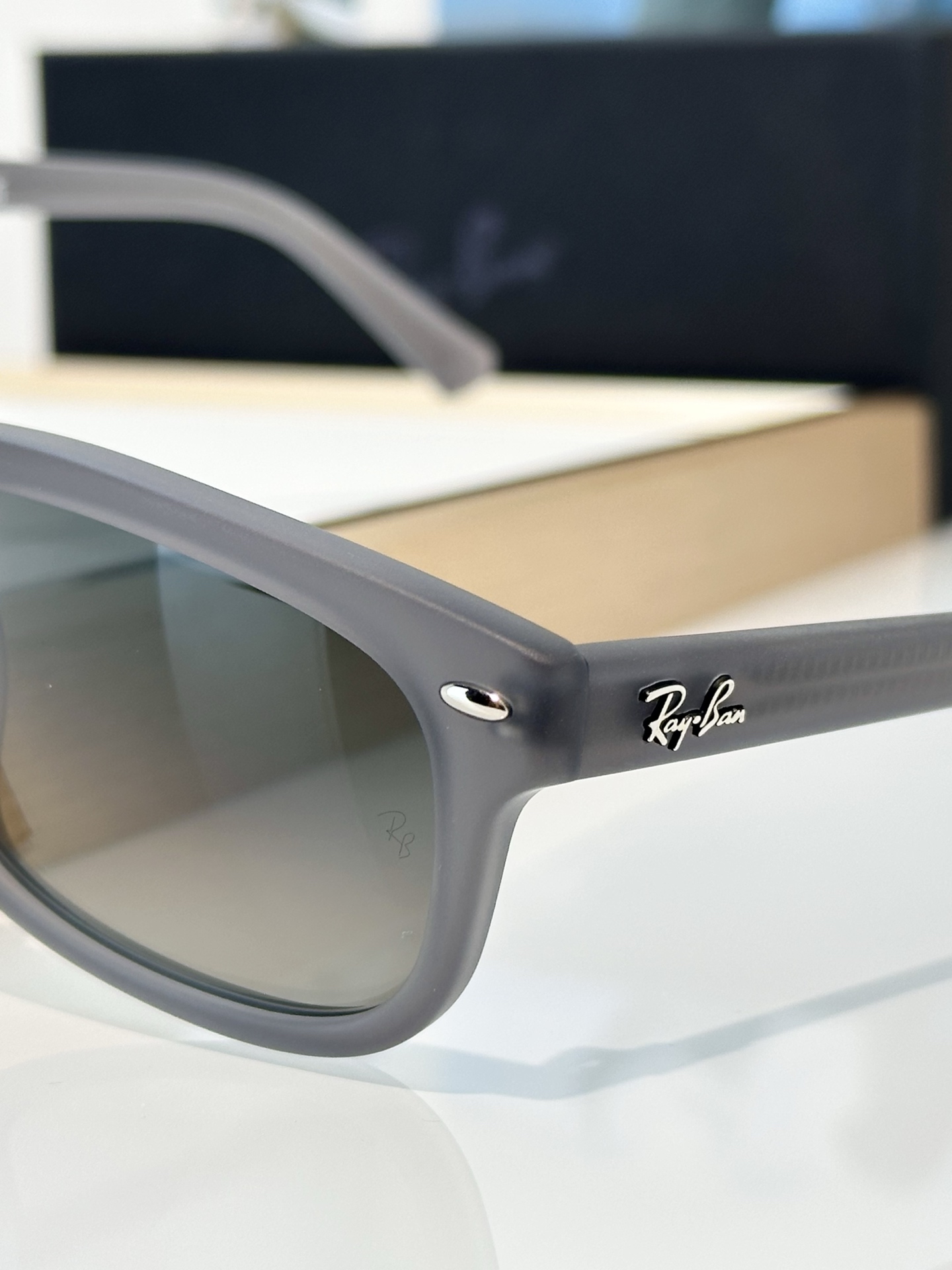 Designer Sunglasses RB2224F