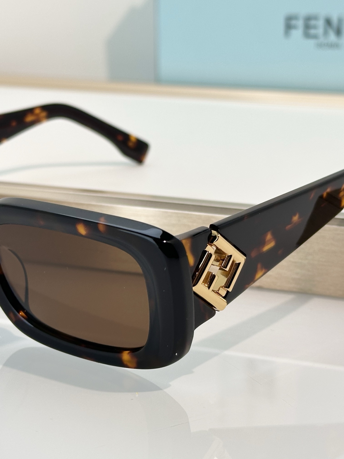 Designer Sunglasses FE40222I