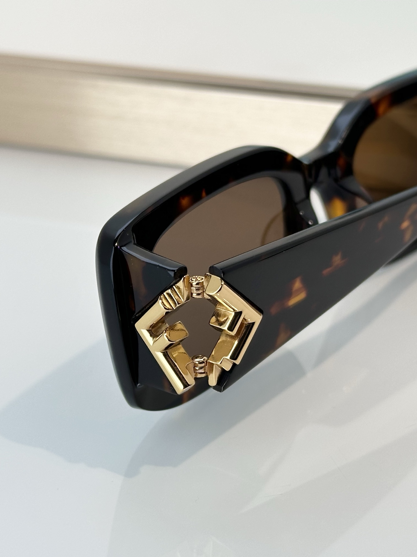 Designer Sunglasses FE40222I