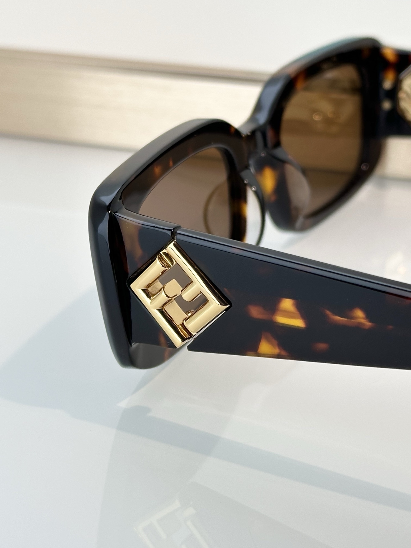 Designer Sunglasses FE40222I