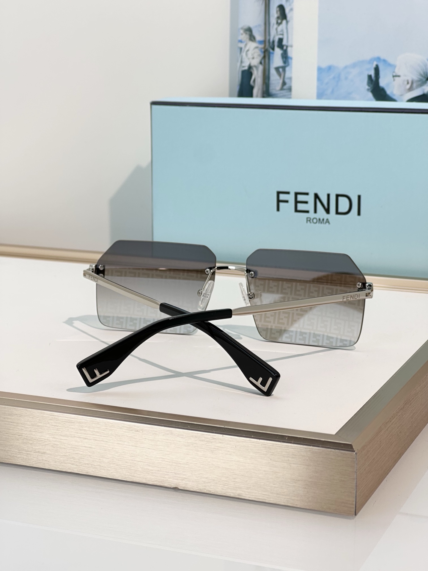 Designer Sunglasses FE40043U