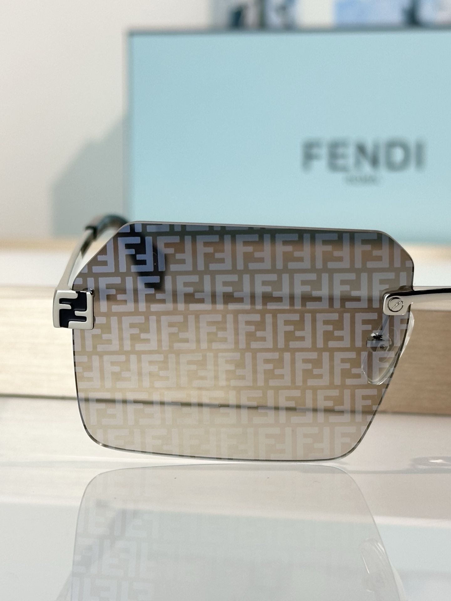 Designer Sunglasses FE40043U