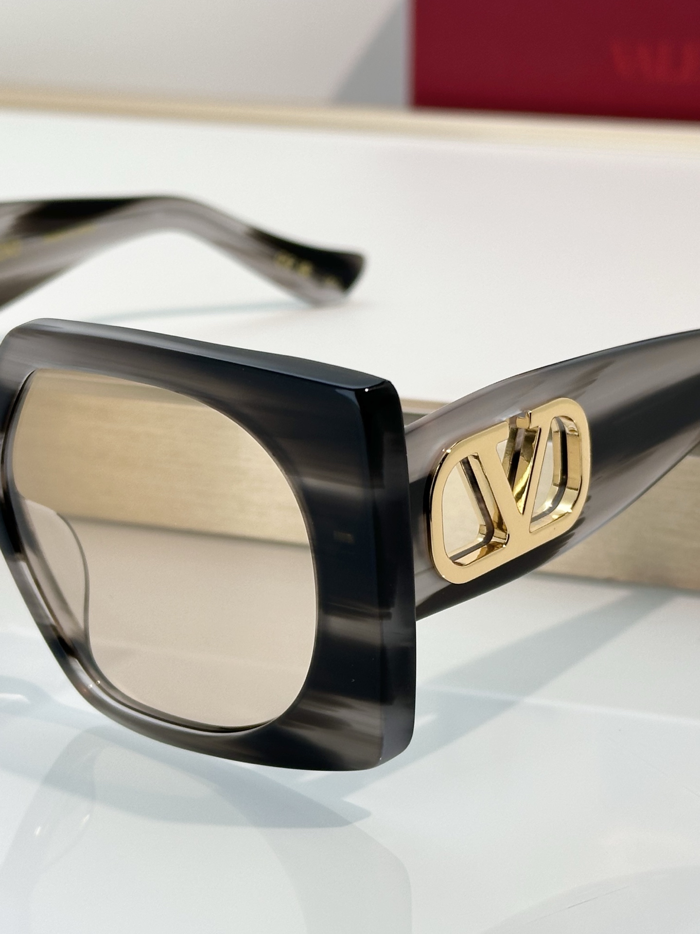 Designer Sunglasses VG0002S