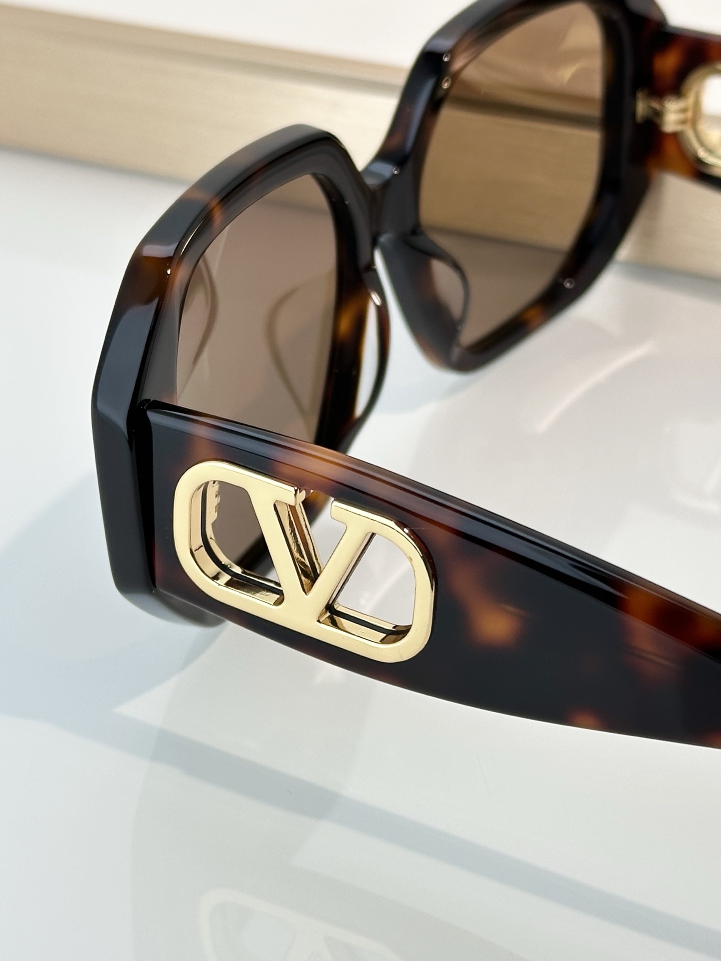 Designer Sunglasses VG0003SA