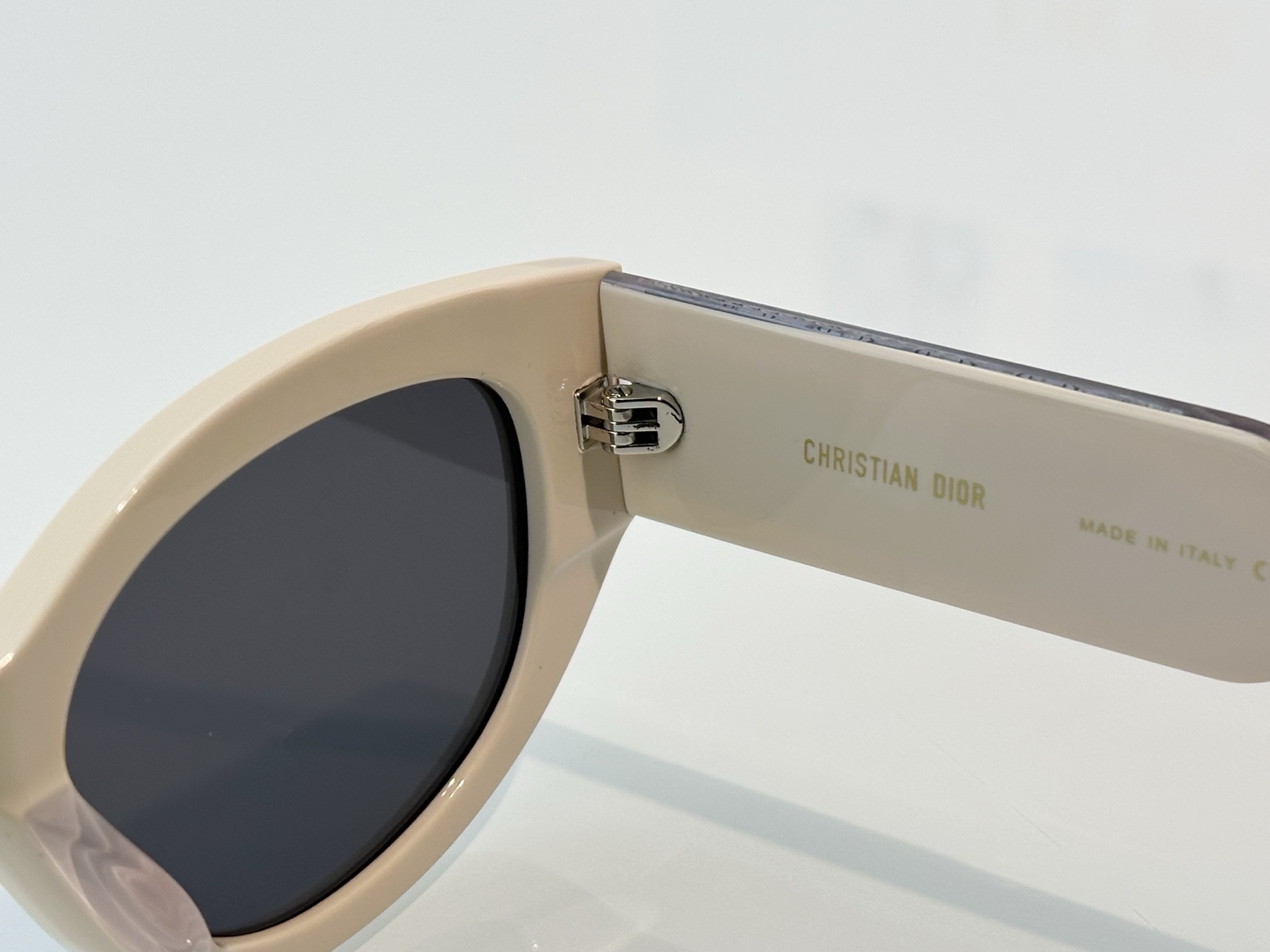 Designer Sunglasses DSGTA54UCR