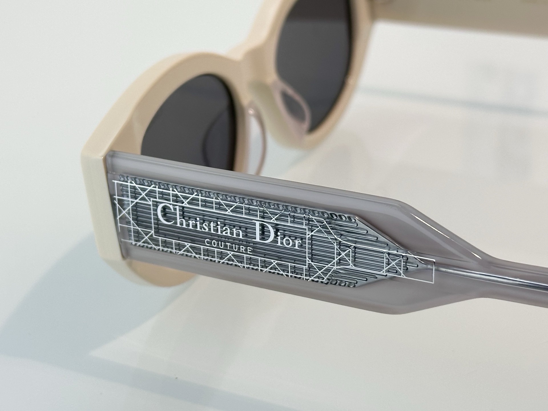 Designer Sunglasses DSGTA54UCR