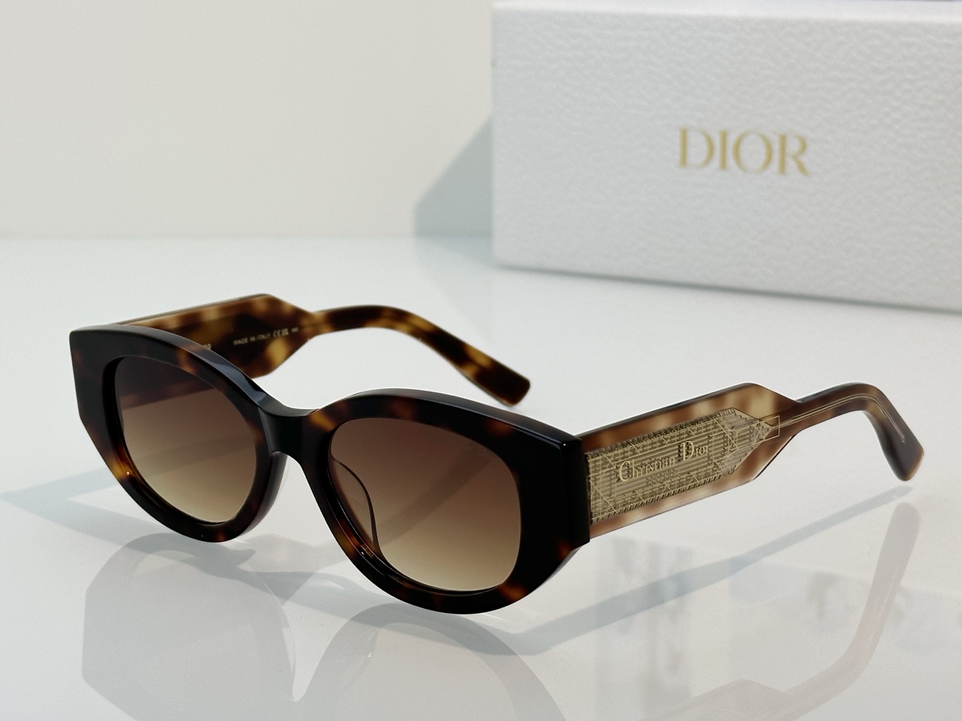 Designer Sunglasses DSGTA54UCR