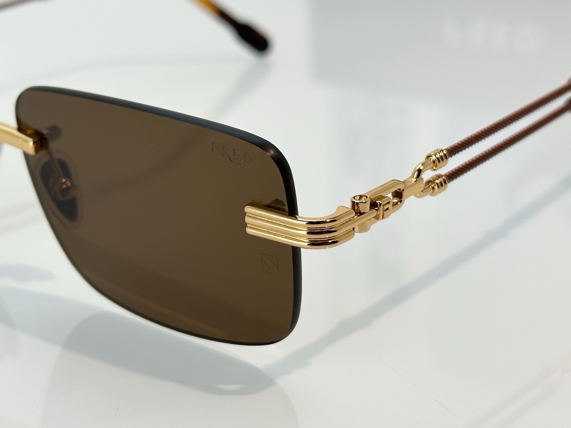 Designer Sunglasses FG40040U