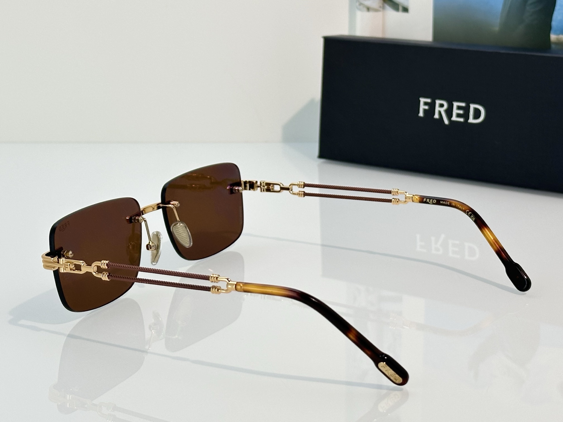 Designer Sunglasses FG40040U