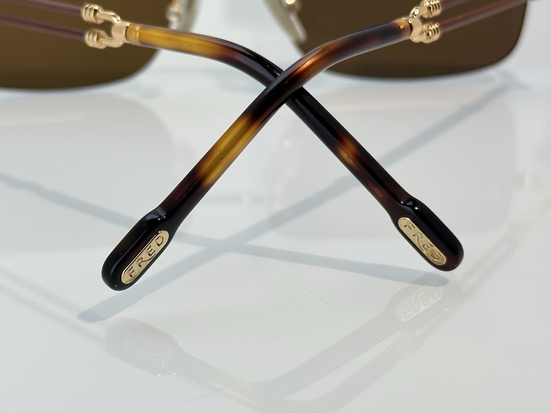 Designer Sunglasses FG40040U