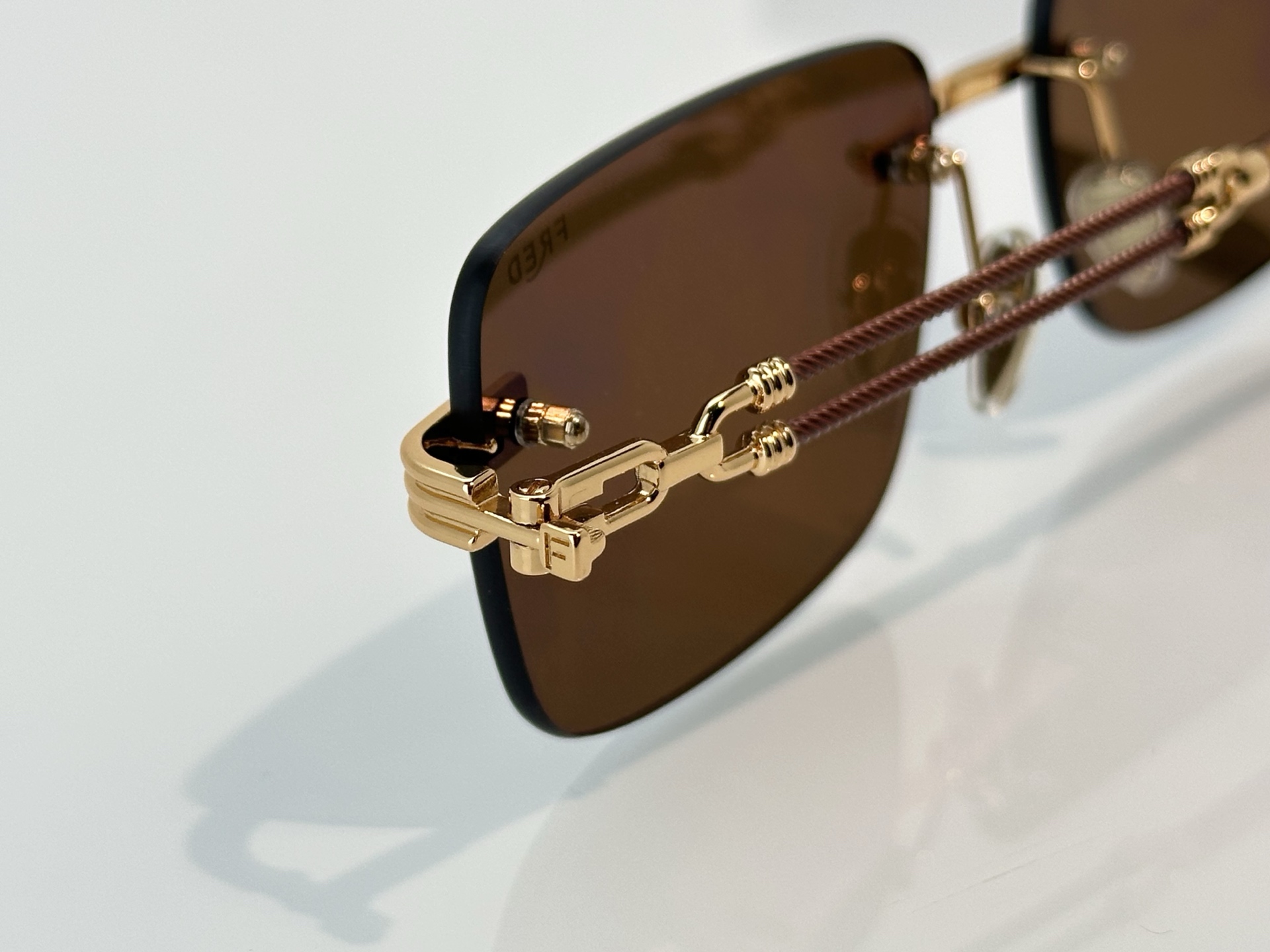 Designer Sunglasses FG40040U