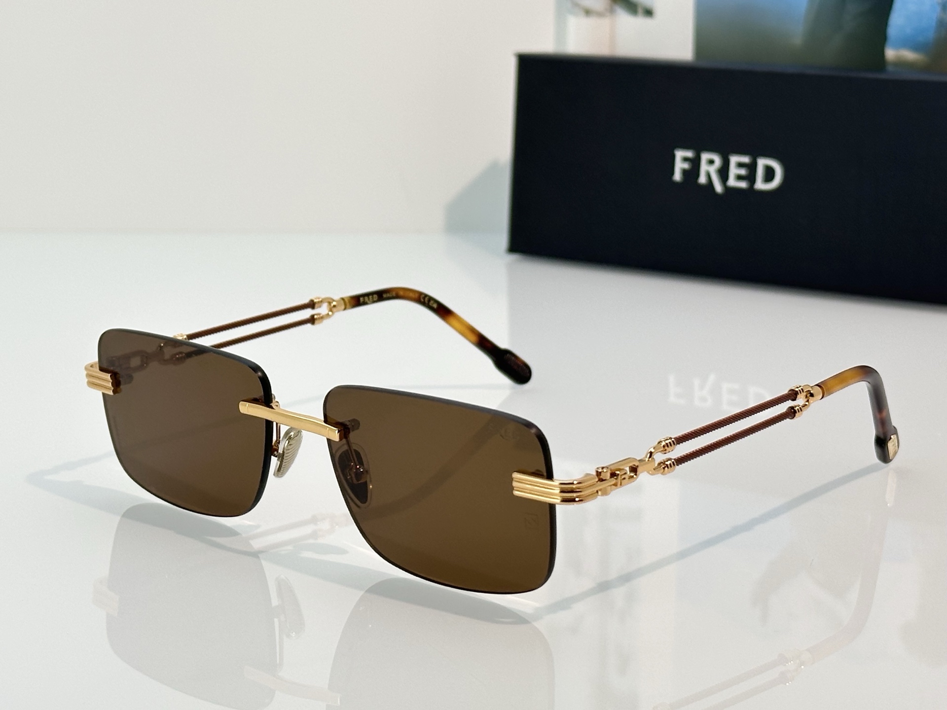 Designer Sunglasses FG40040U