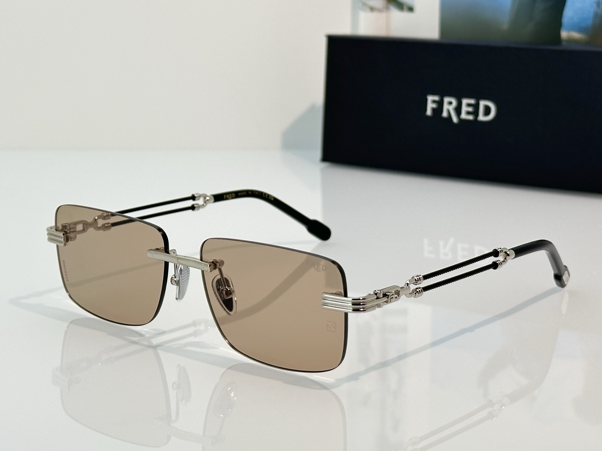 Designer Sunglasses FG40040U