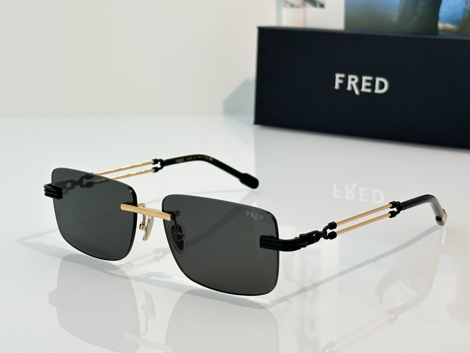 Designer Sunglasses FG40040U