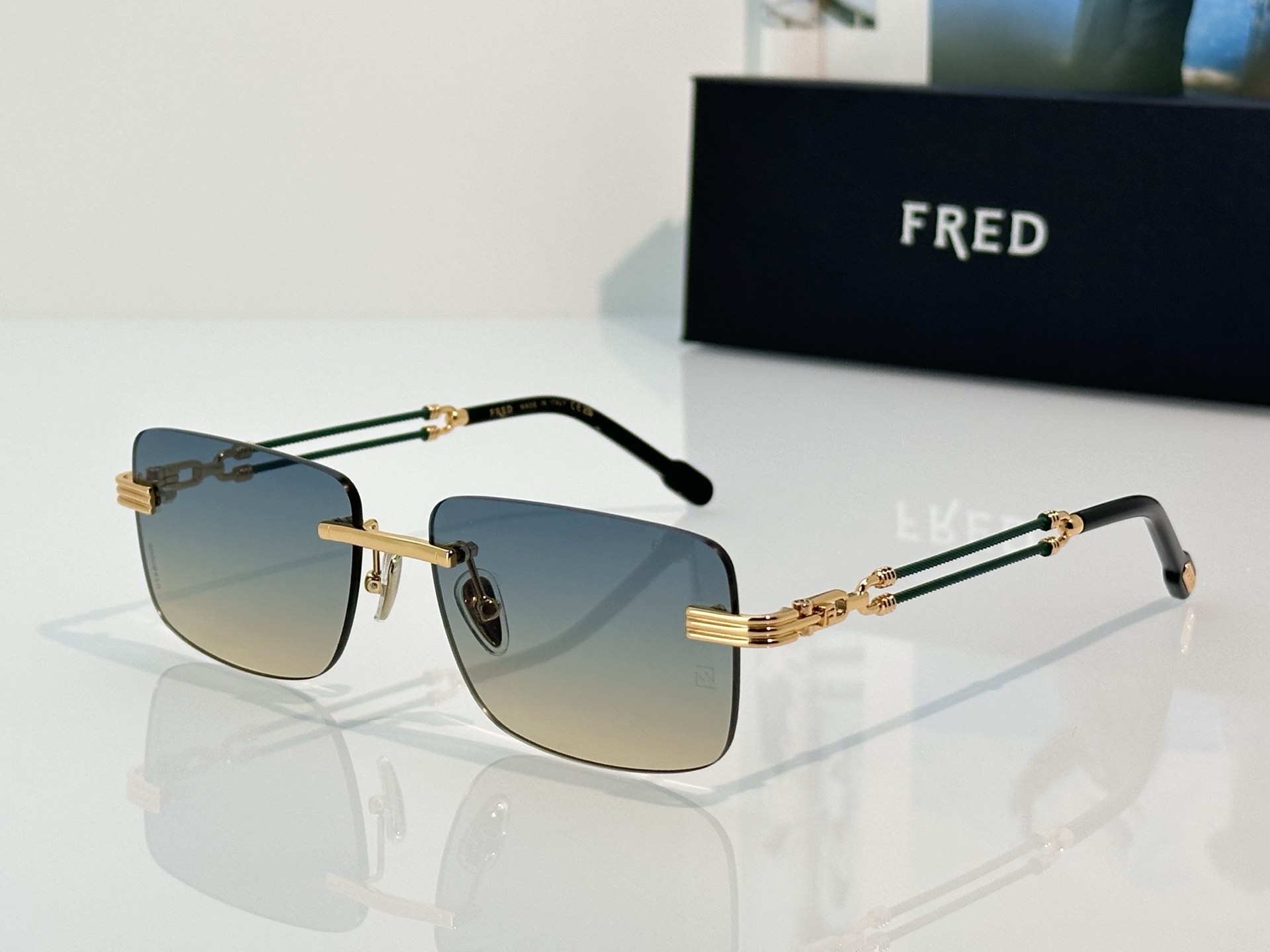 Designer Sunglasses FG40040U