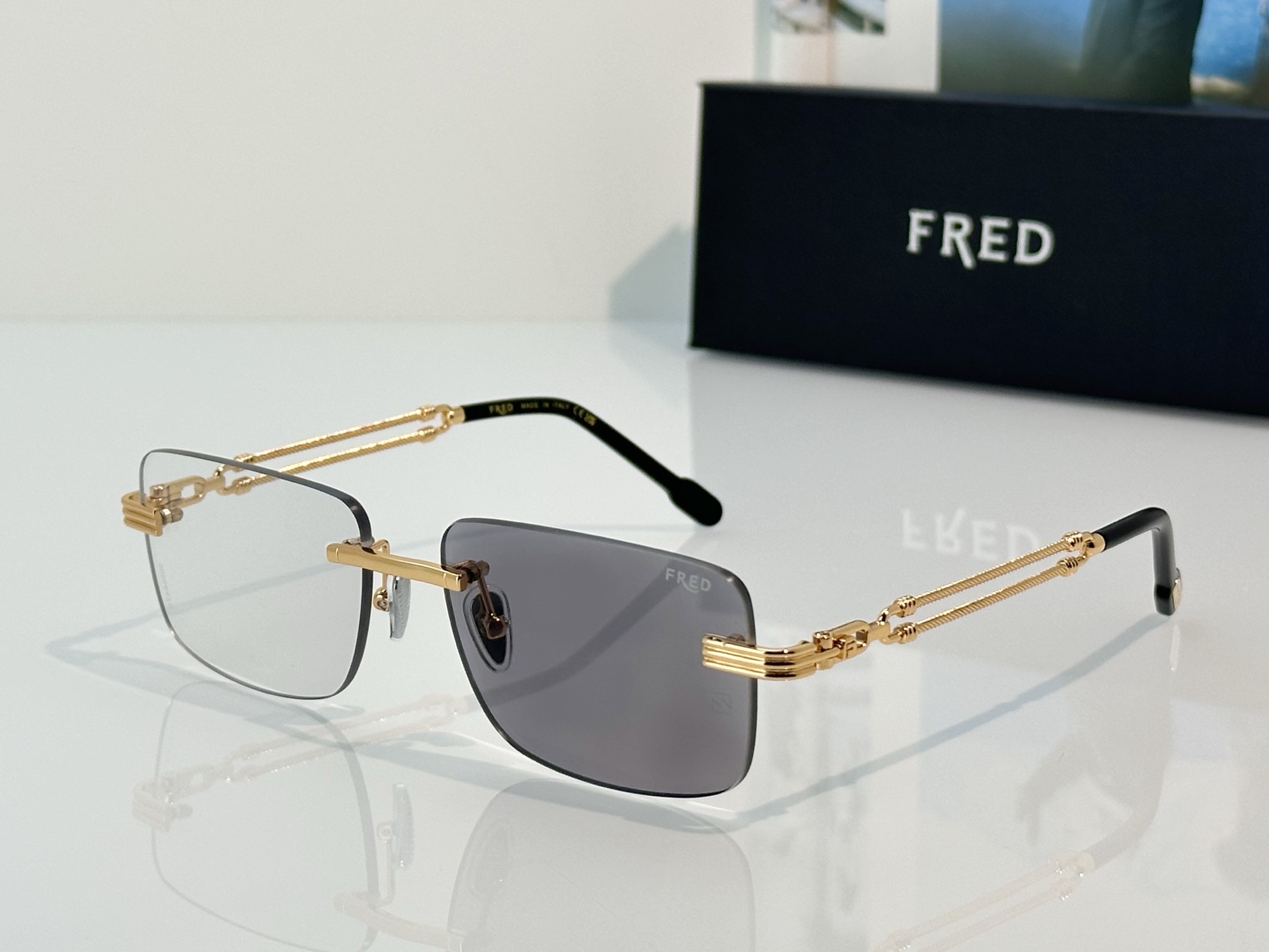 Designer Sunglasses FG40040U