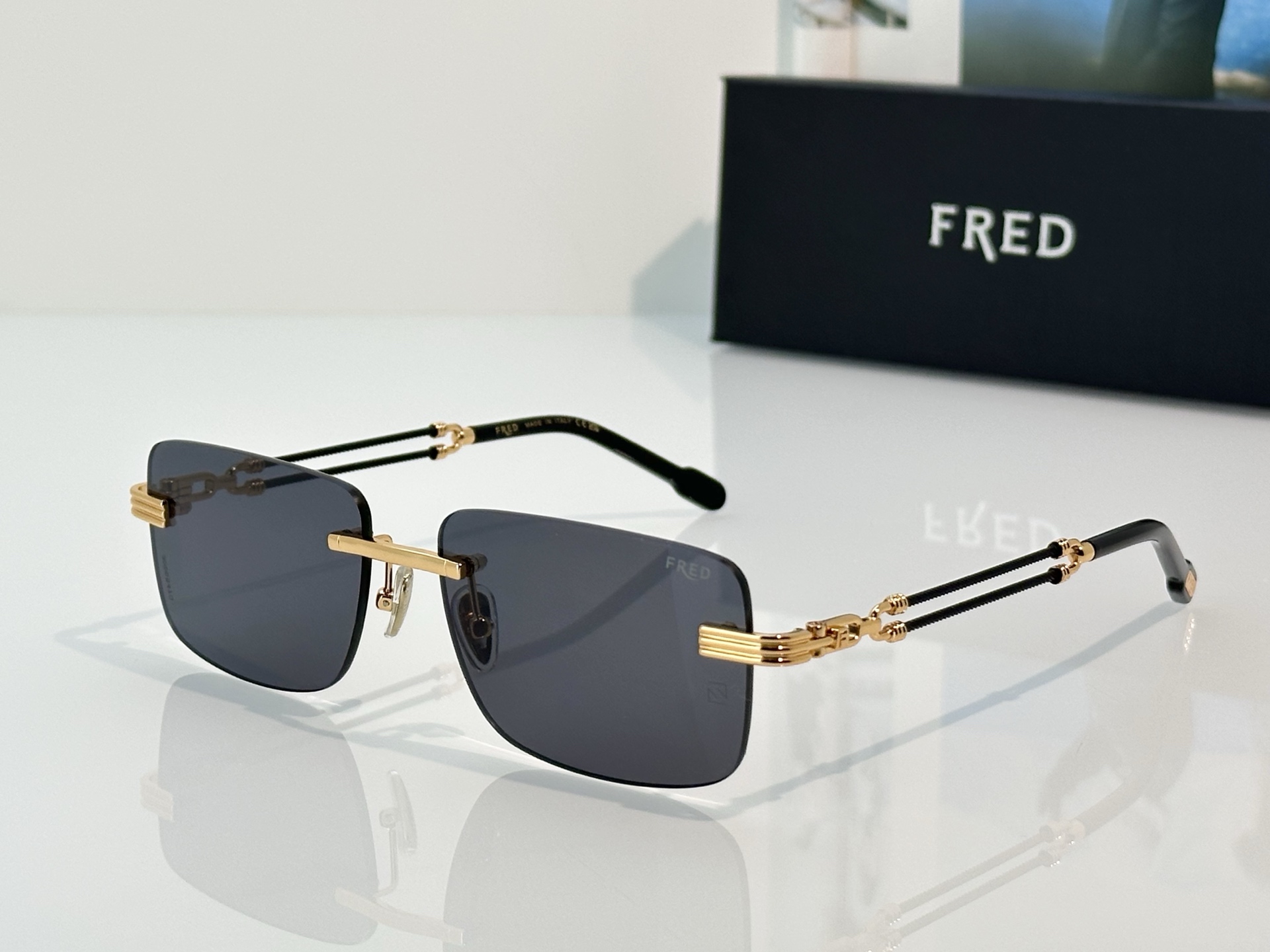 Designer Sunglasses FG40040U