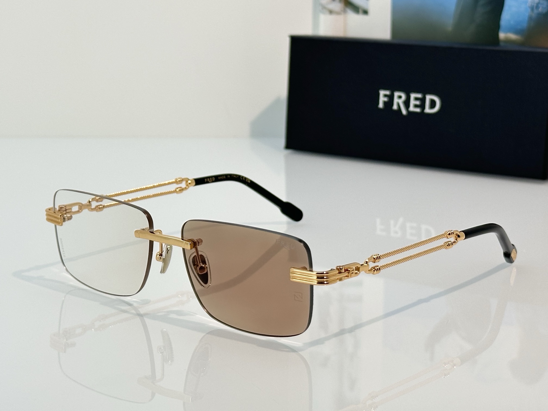 Designer Sunglasses FG40040U