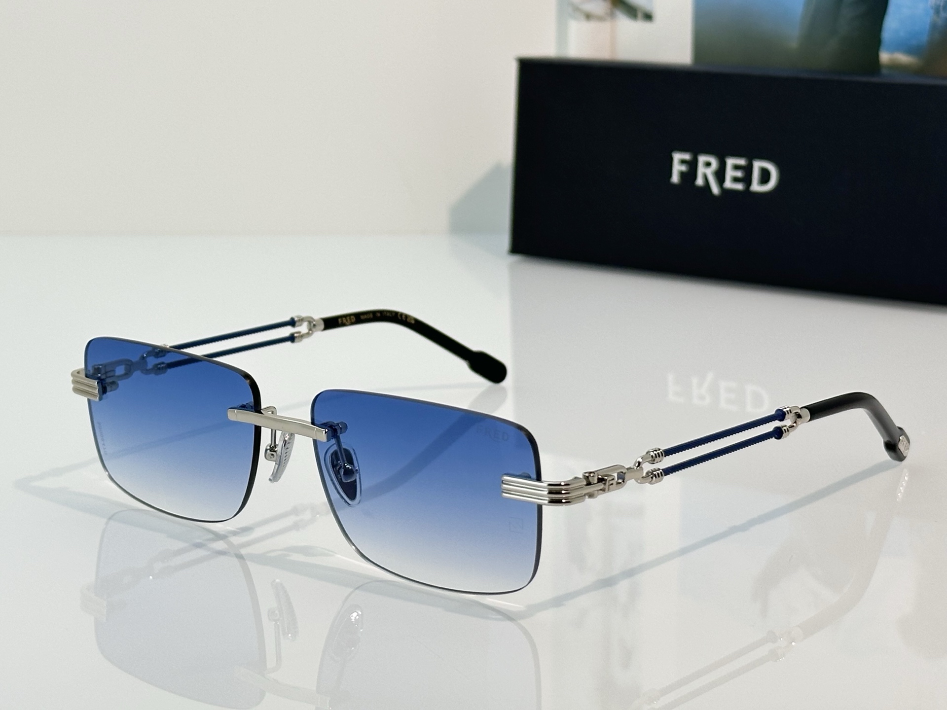 Designer Sunglasses FG40040U