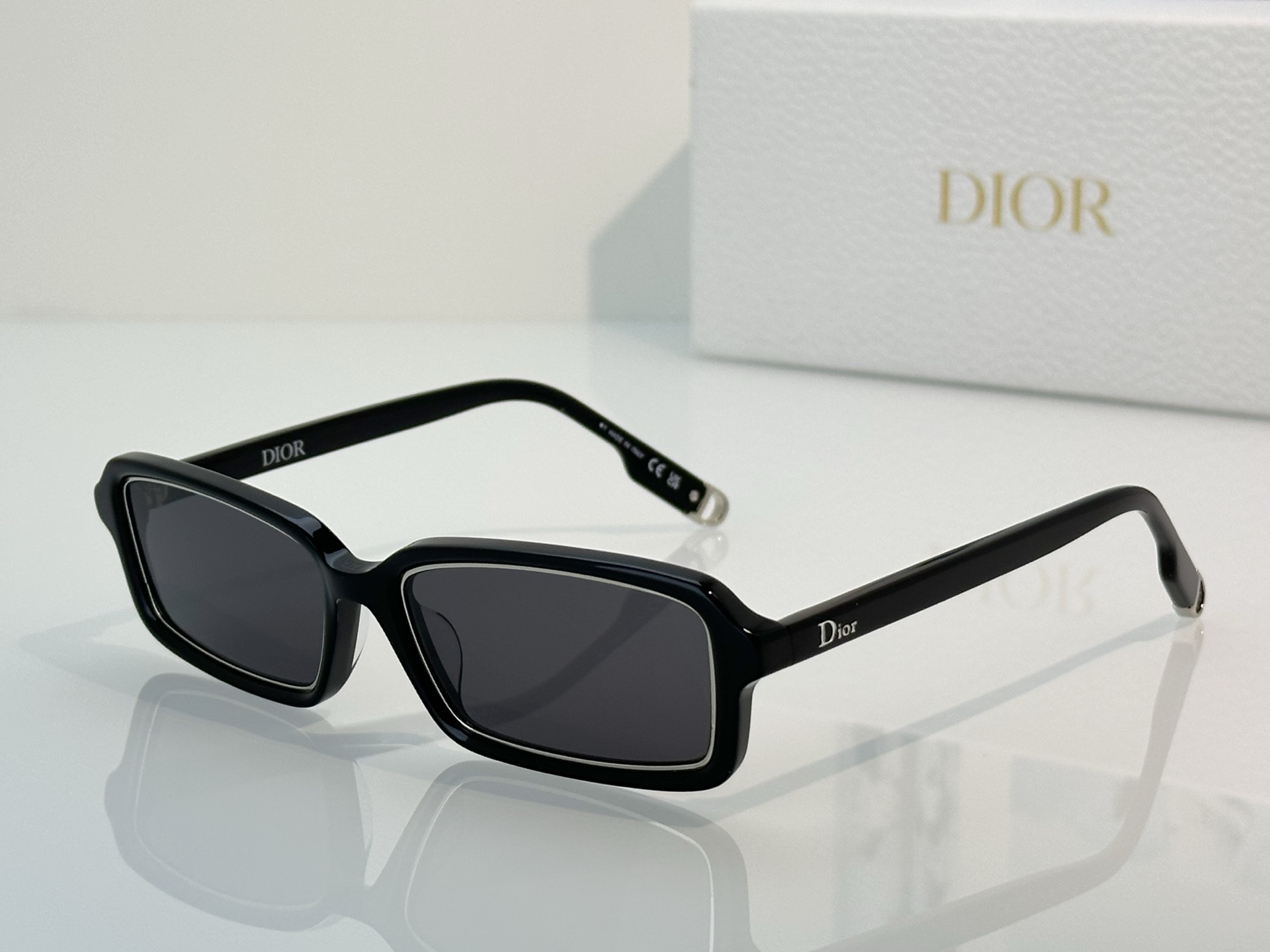 Designer Sunglasses Symbol