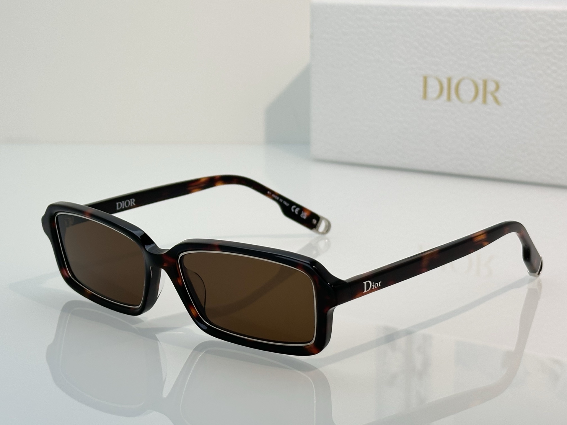 Designer Sunglasses Symbol