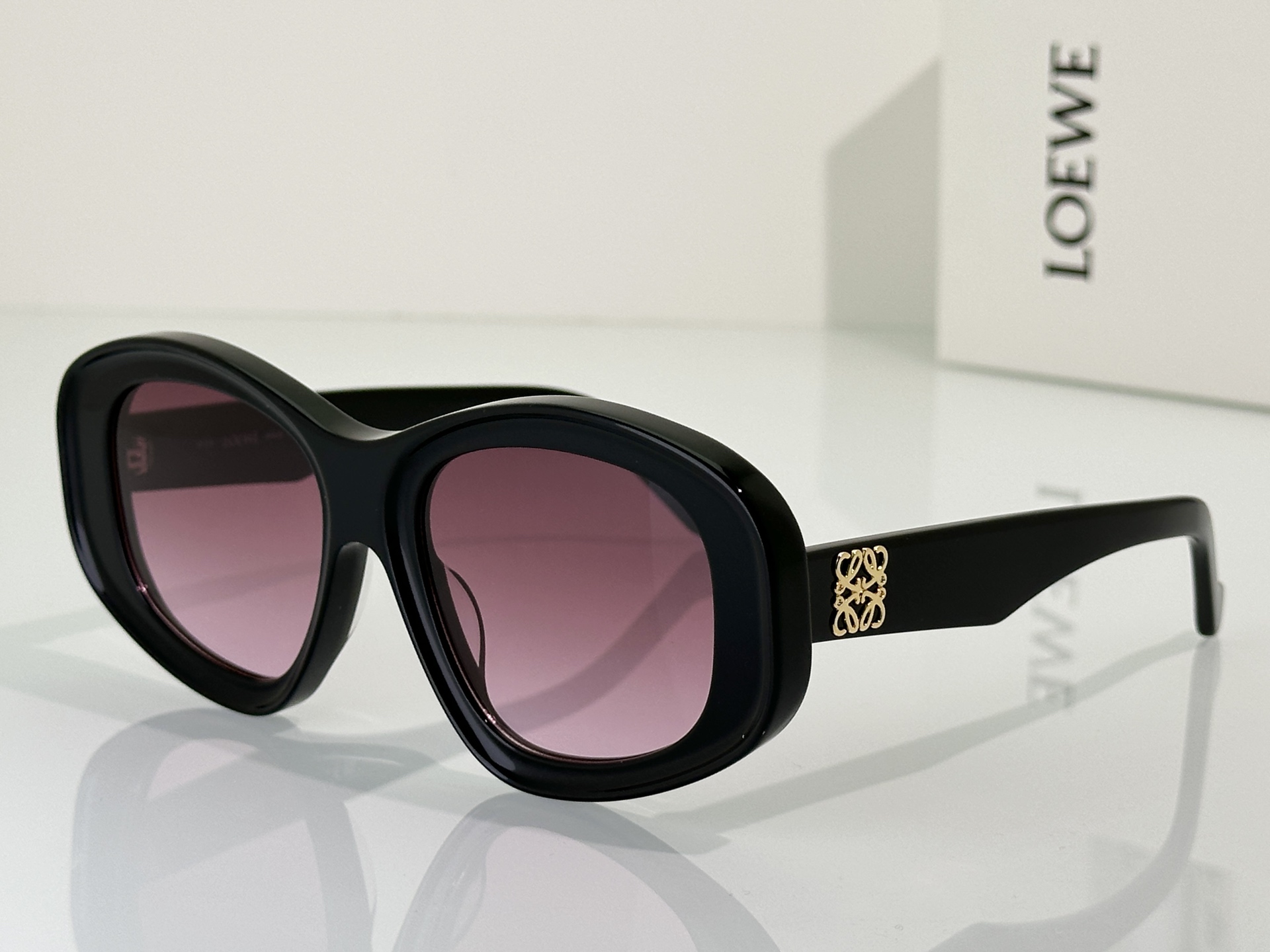 Loewe Sunglasses LW40181I