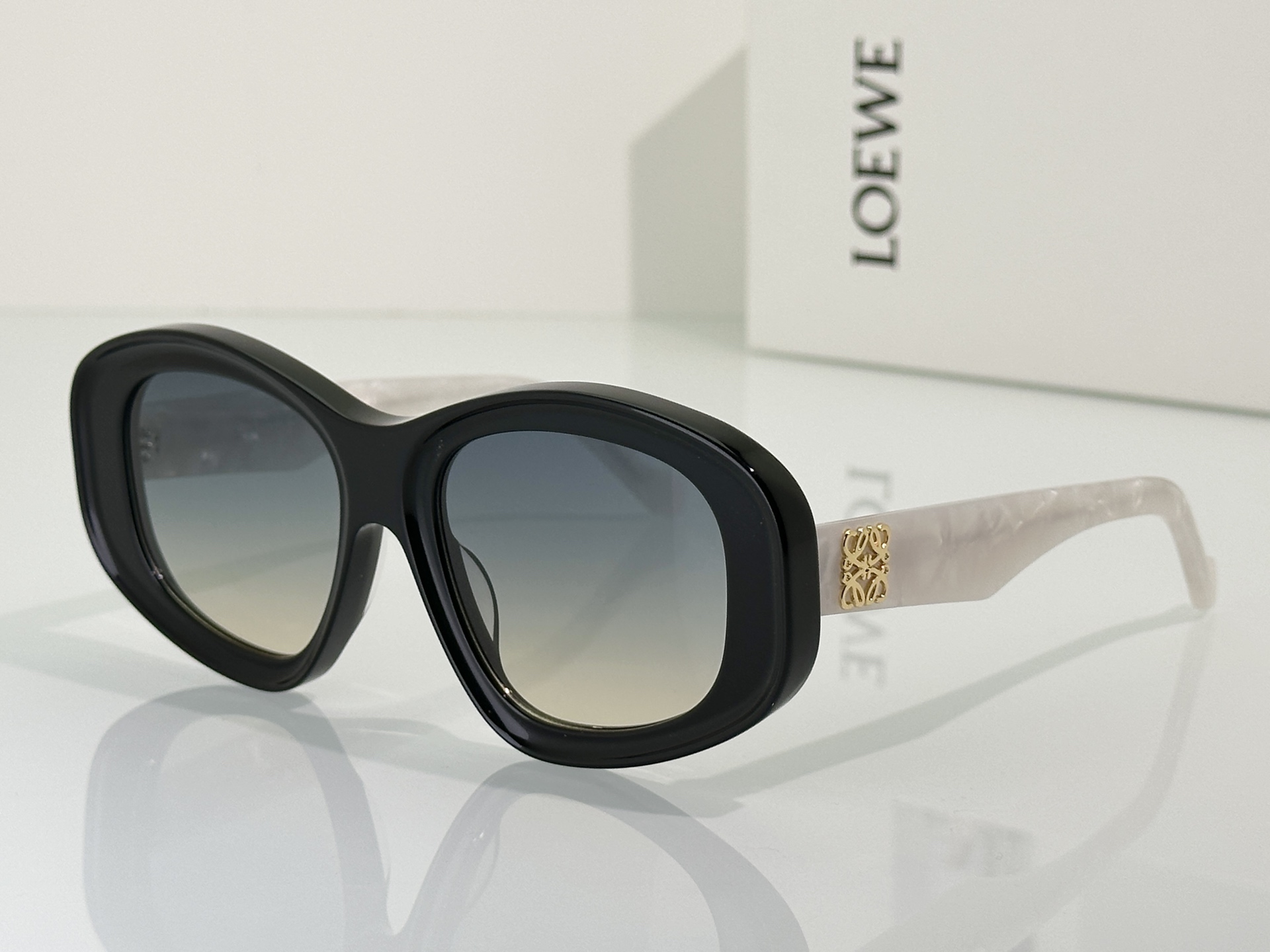 Loewe Sunglasses LW40181I