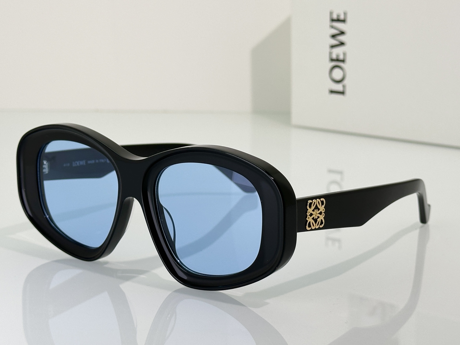 Loewe Sunglasses LW40181I