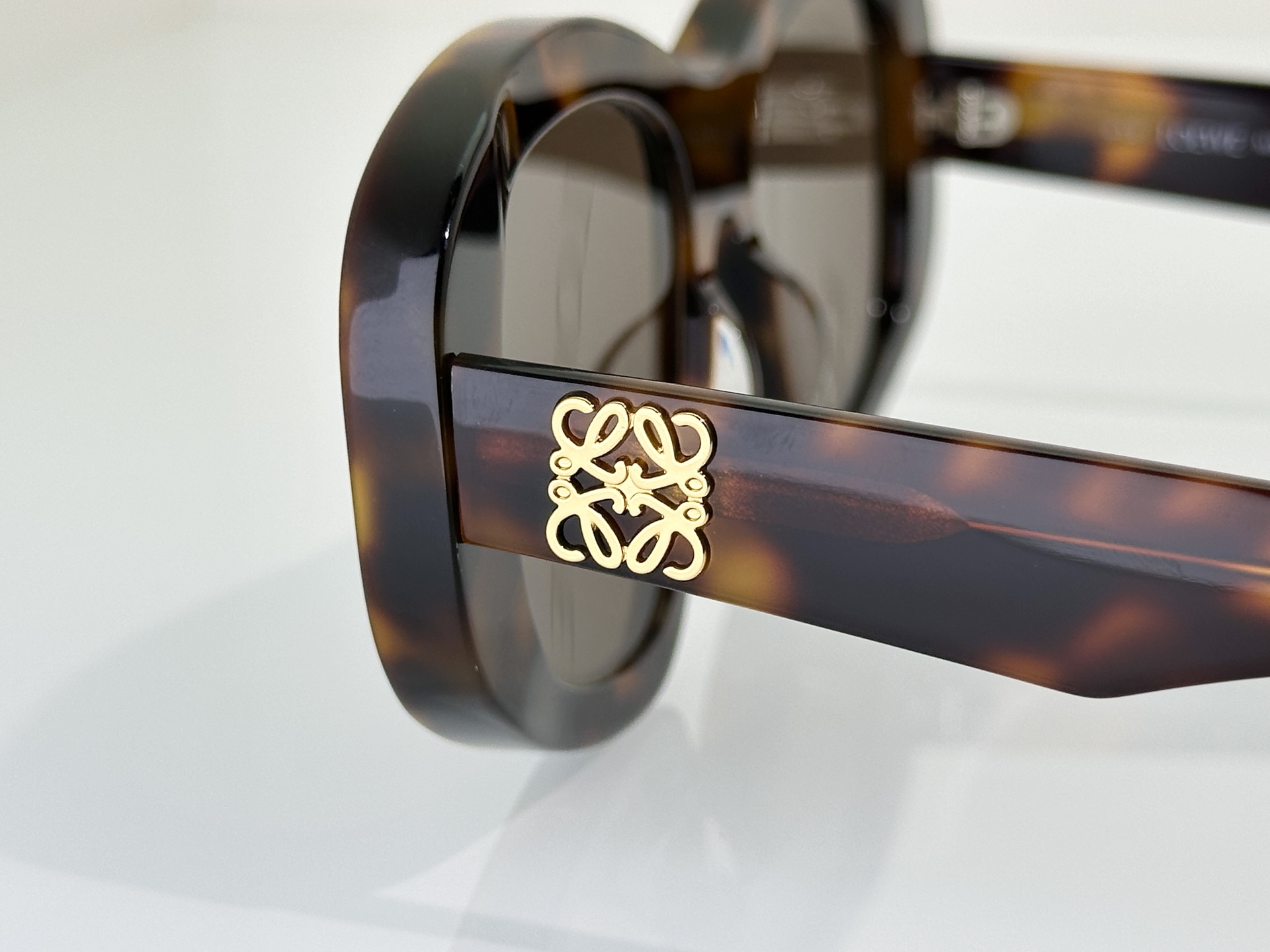 Loewe Sunglasses LW40181I