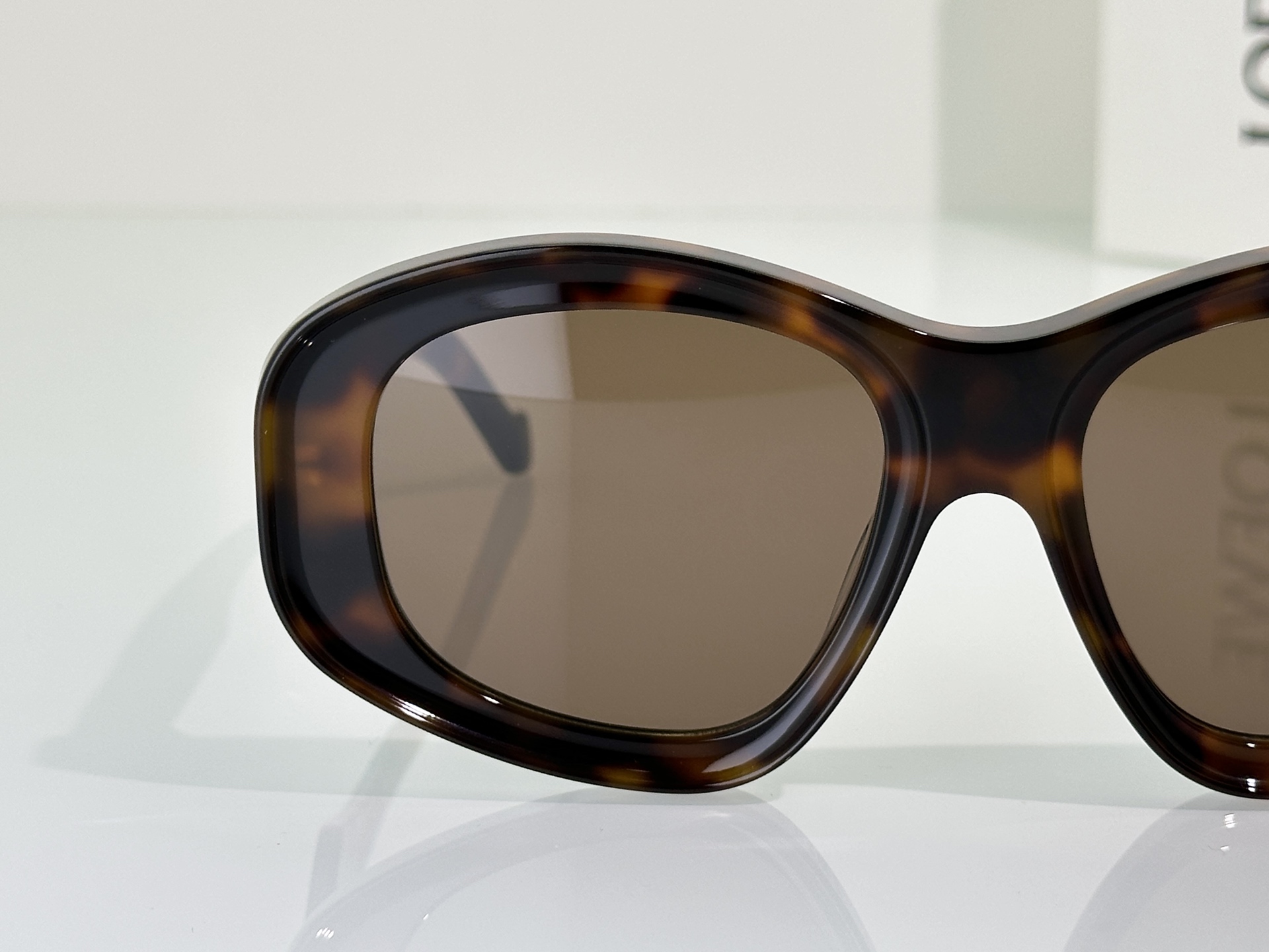 Loewe Sunglasses LW40181I