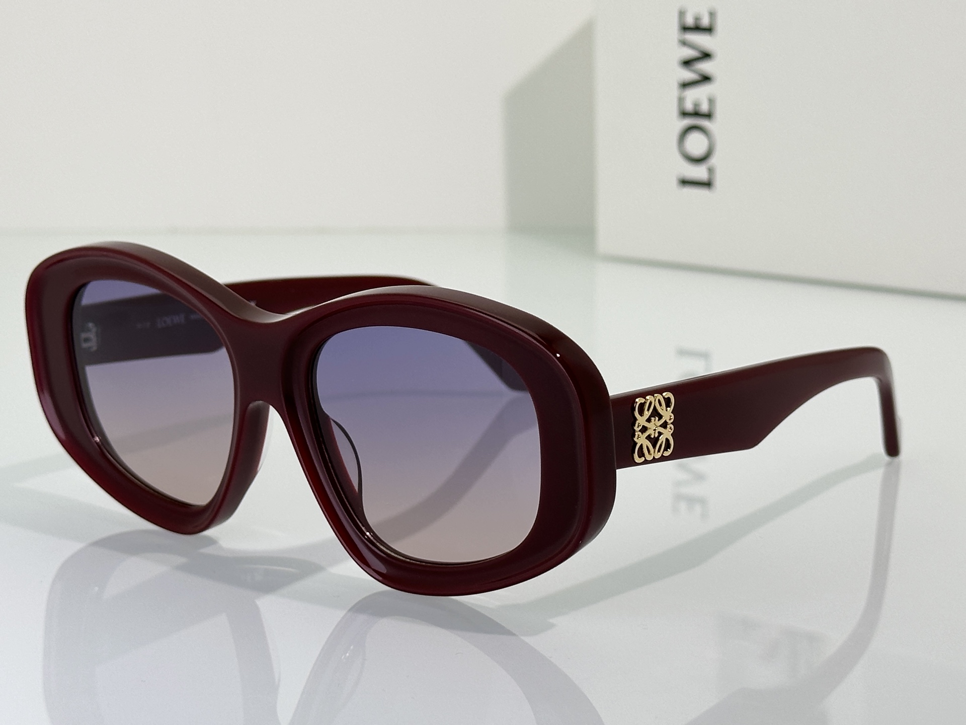 Loewe Sunglasses LW40181I