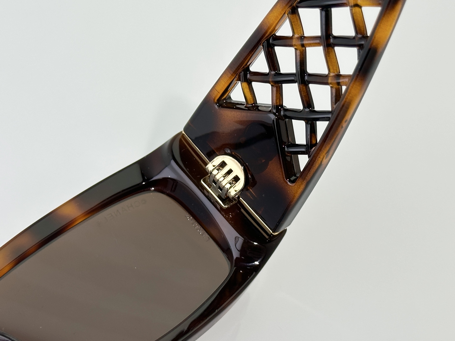 Chanel Sunglasses CH5566