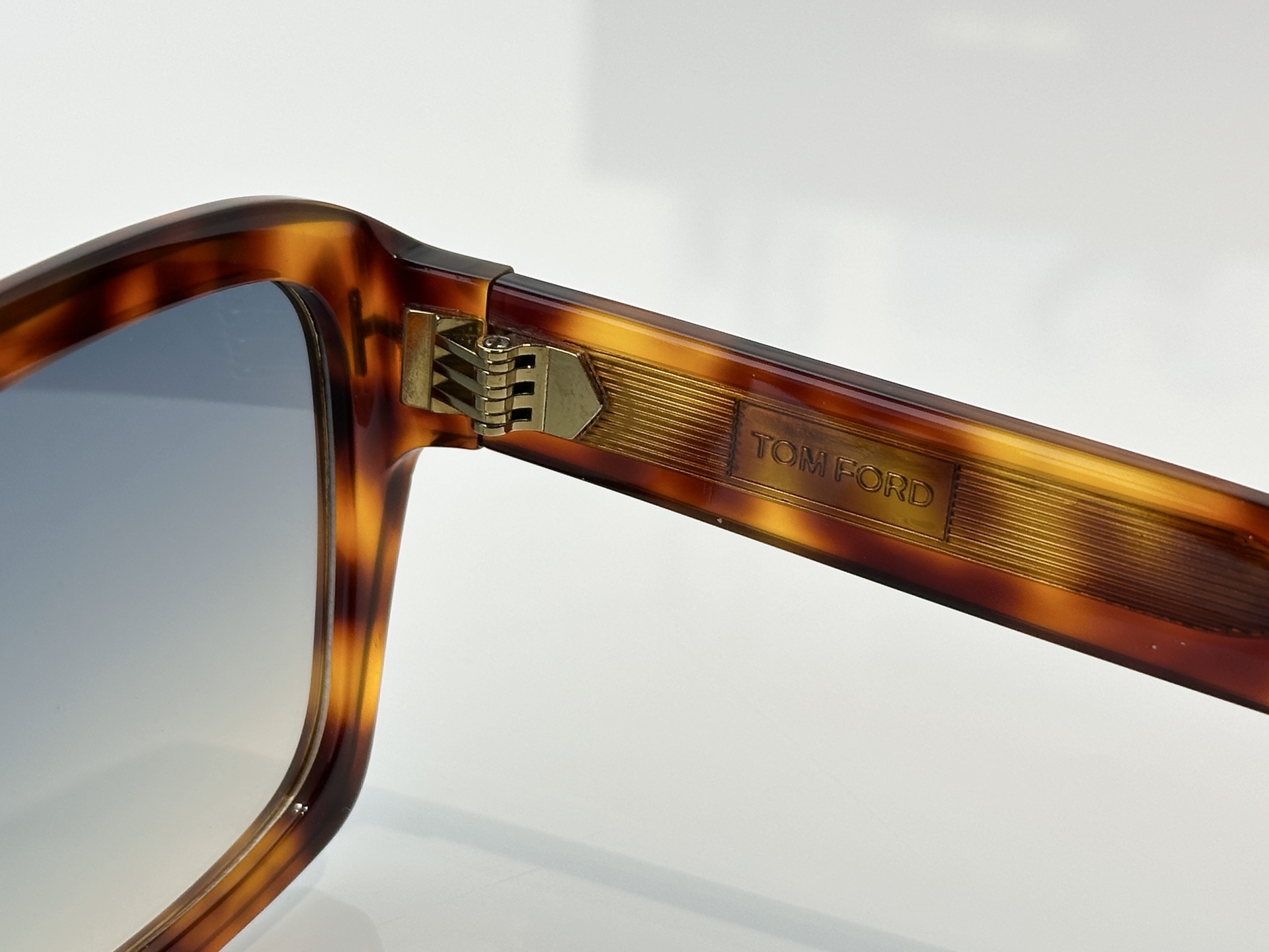 Designer Sunglasses FT1202