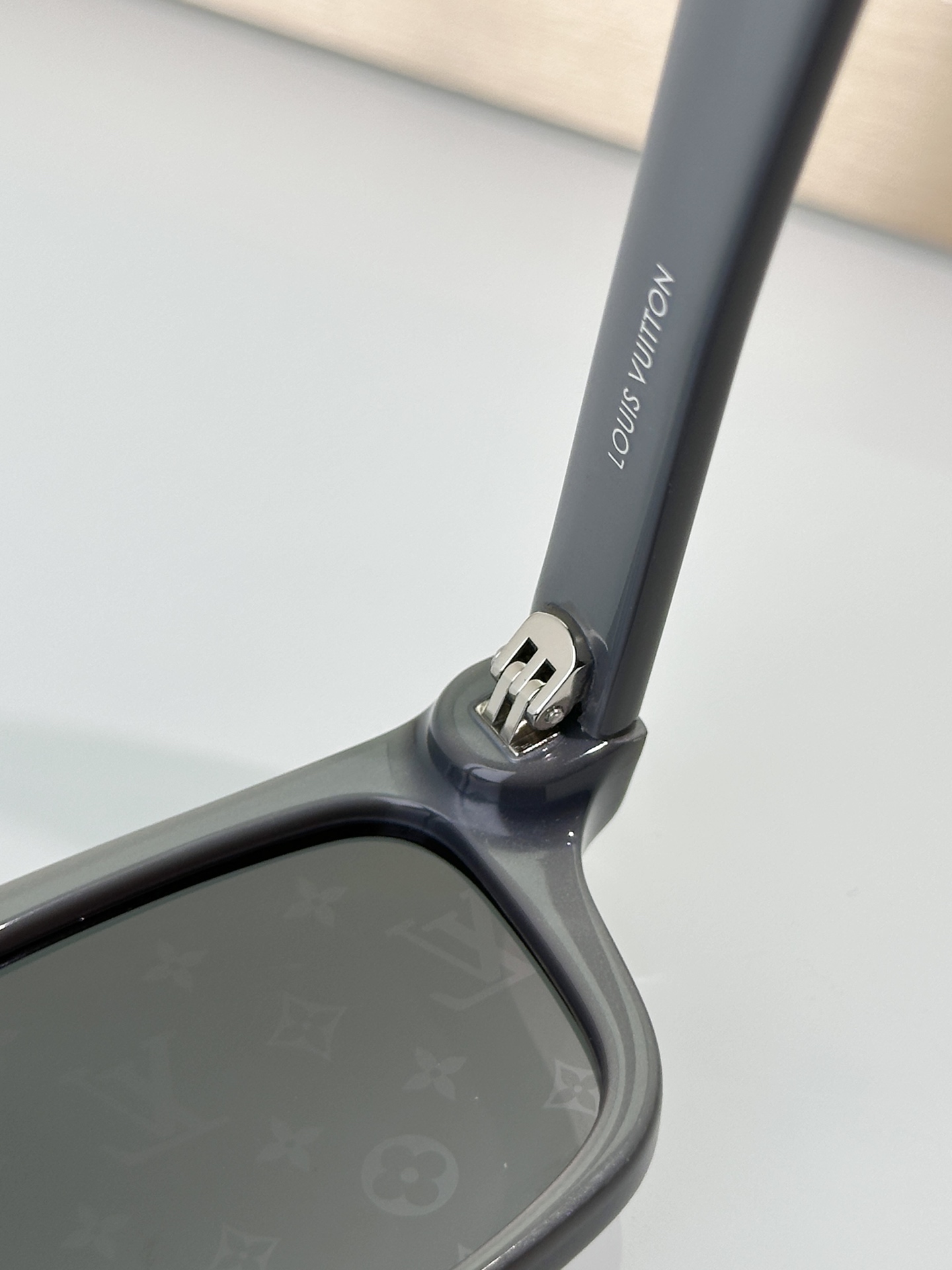 Louis Vuitton Sunglasses Z3595W