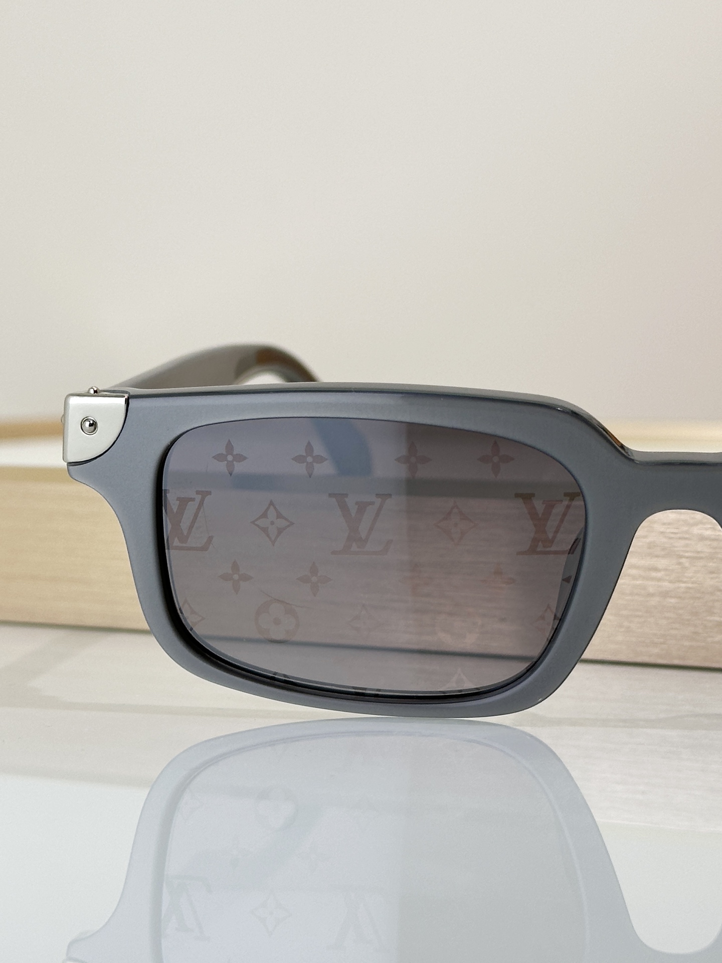 Louis Vuitton Sunglasses Z3595W