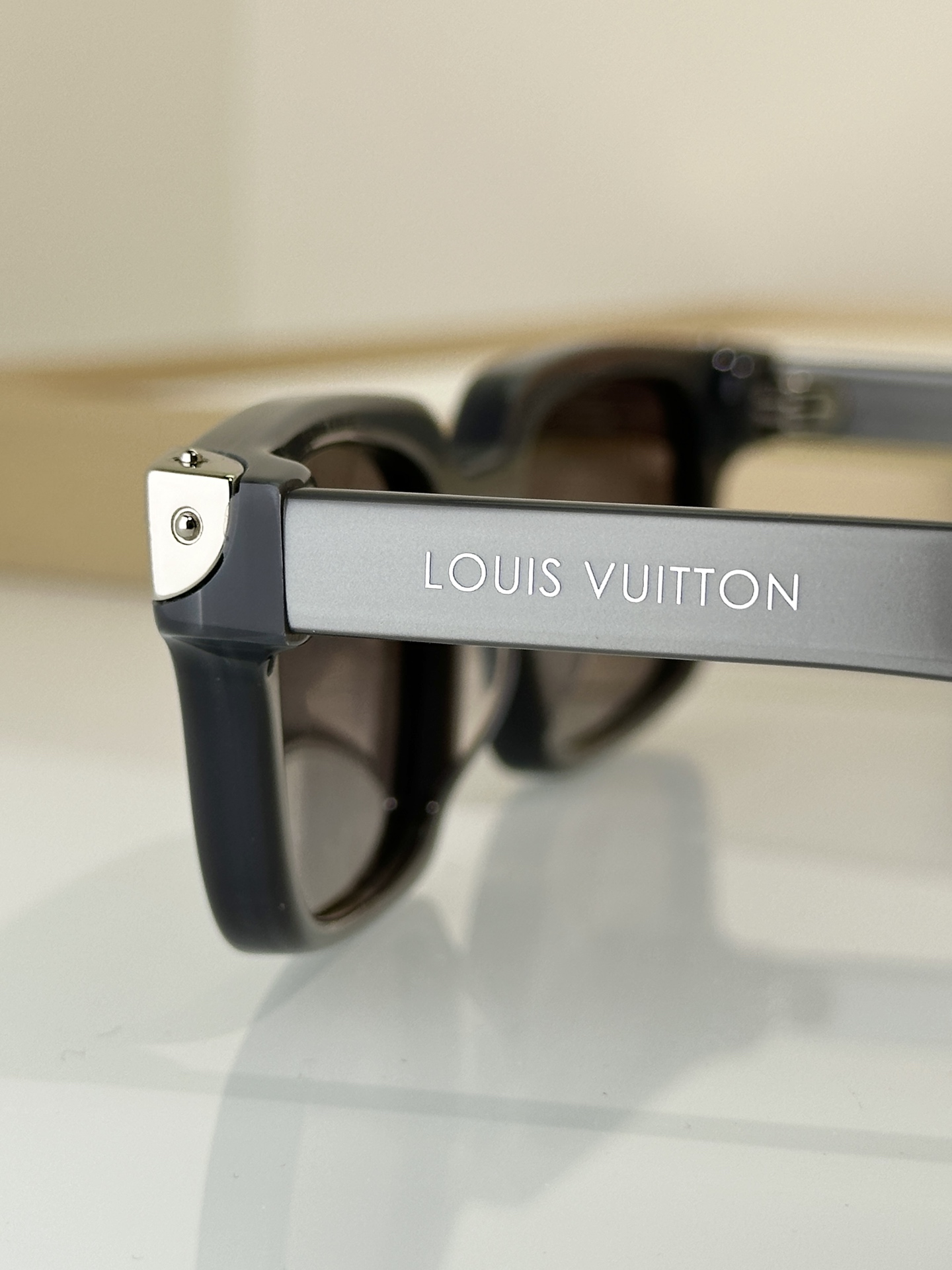 Louis Vuitton Sunglasses Z3595W