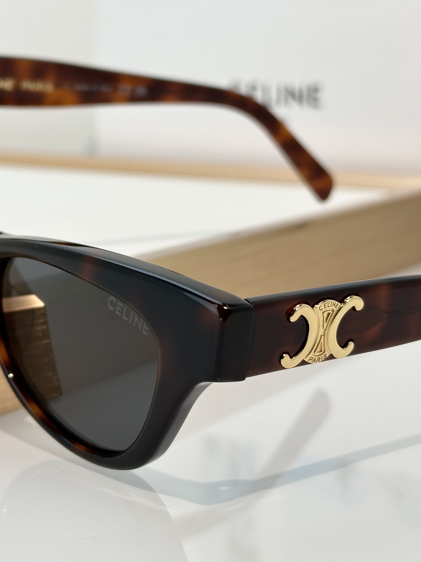 Designer Sunglasses CL40352U