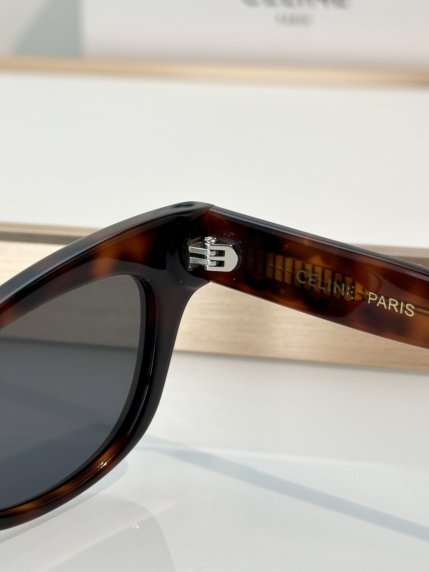 Designer Sunglasses CL40352U