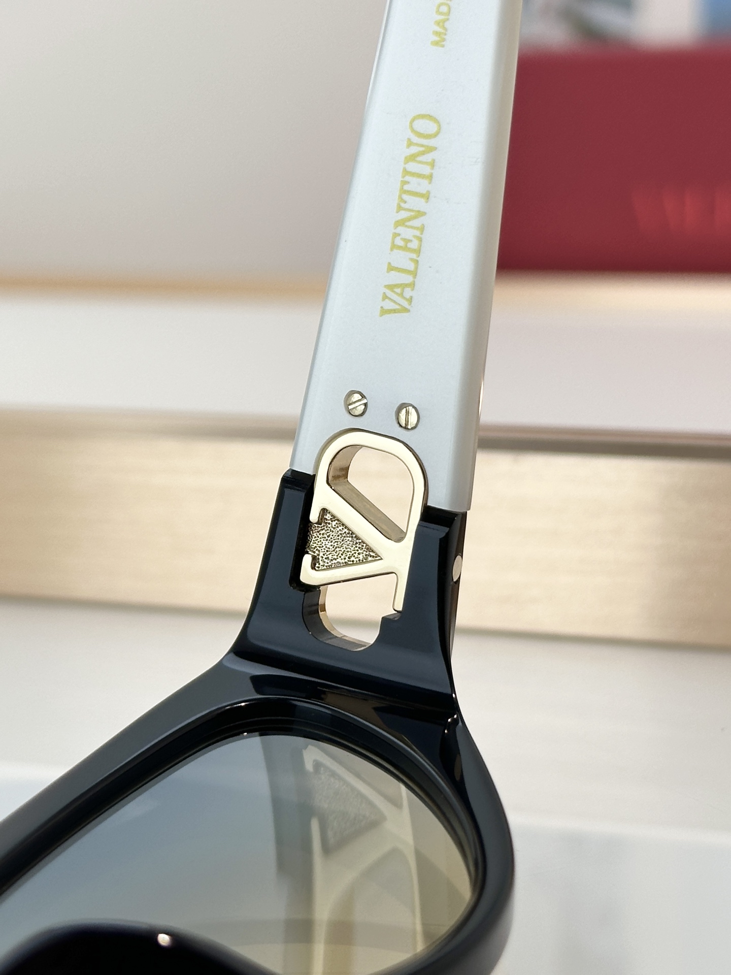 Designer Sunglasses VG0014SA